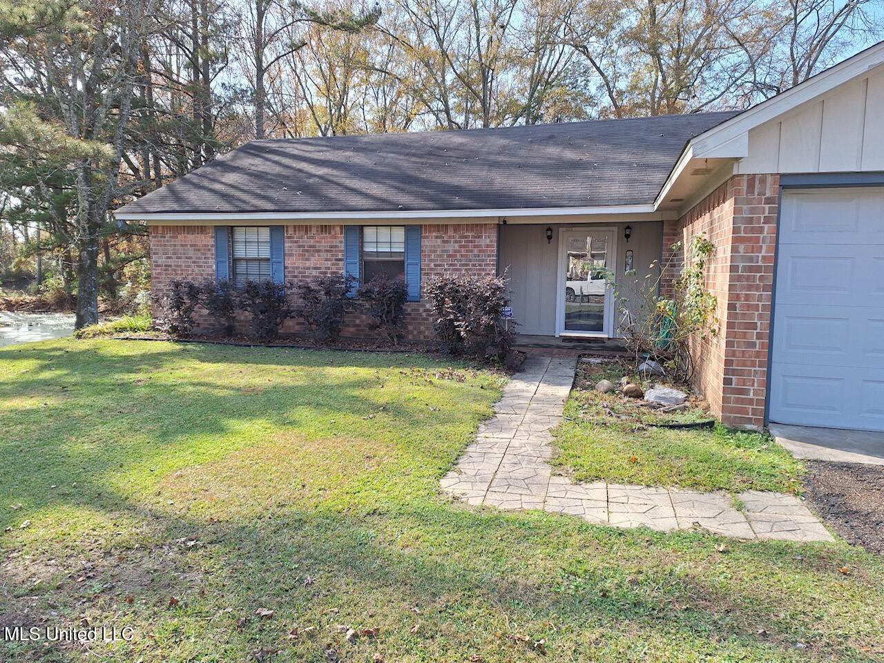 135 Rolling Hills Boulevard, Florence, Mississippi image 2