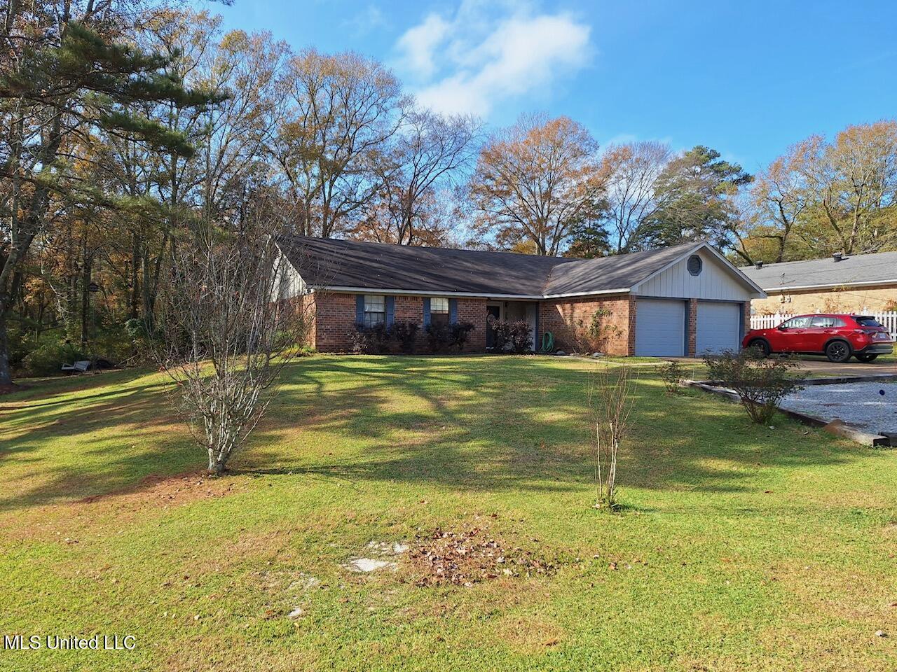 135 Rolling Hills Boulevard, Florence, Mississippi image 1