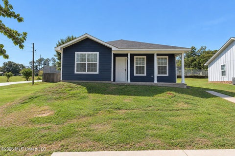 Homes For Sale - 69 E Magnolia Street<br/> Lucedale, MS 39452