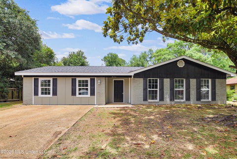 Homes For Sale - 2104 Westgate Parkway<br/> Gautier, MS 39553