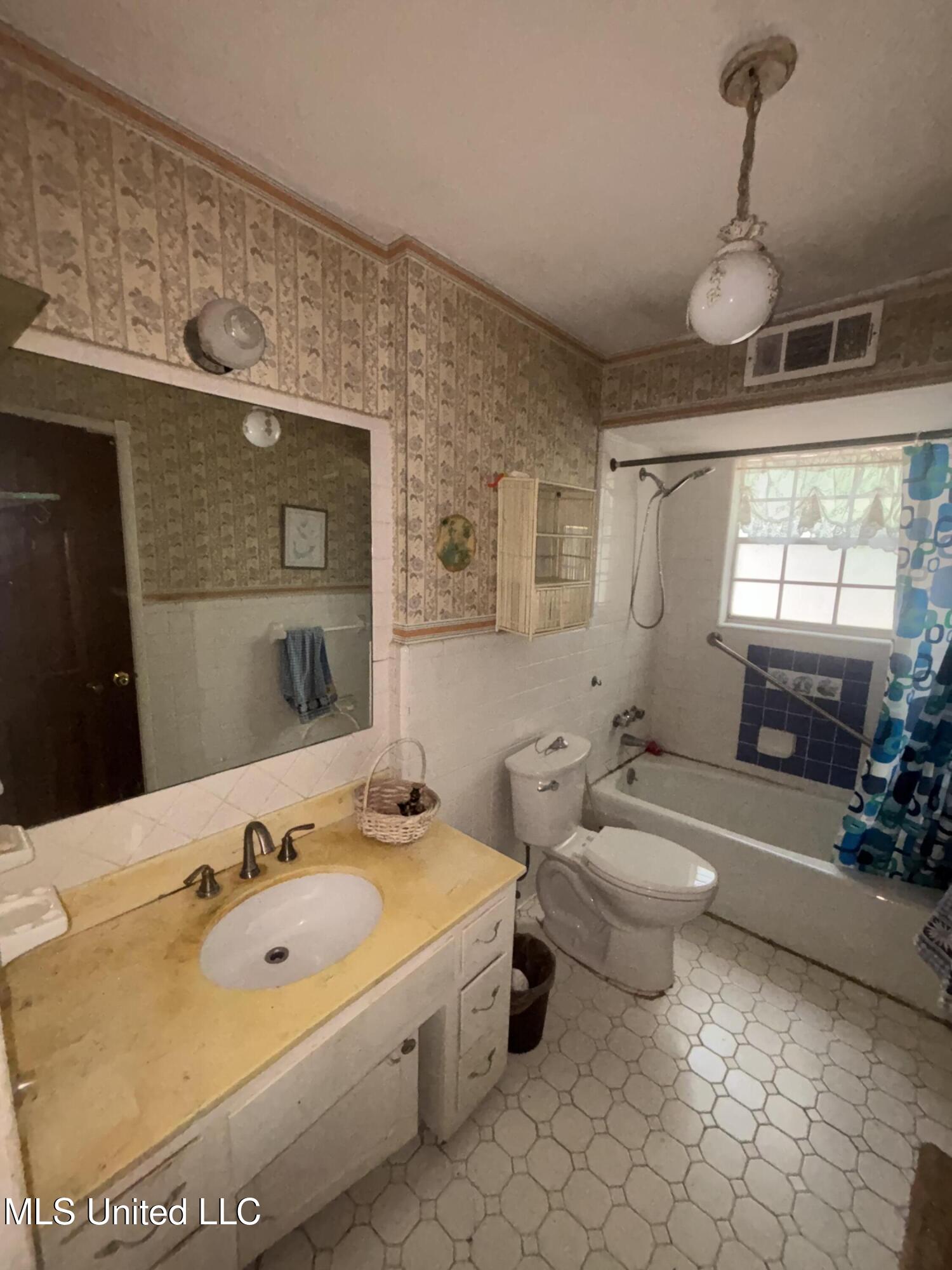 6800 Whippoorwill Drive, Olive Branch, Mississippi image 37