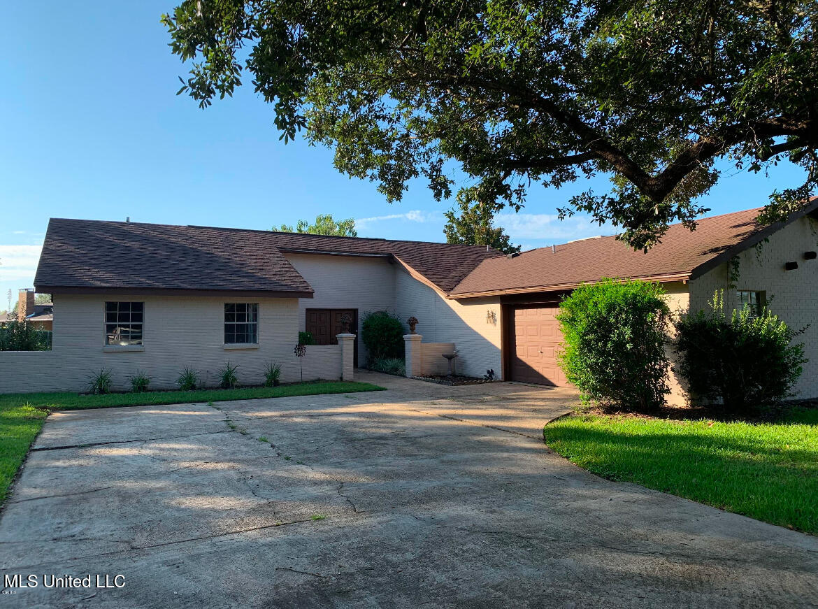 12384 Crestview Court, Gulfport, Mississippi image 1