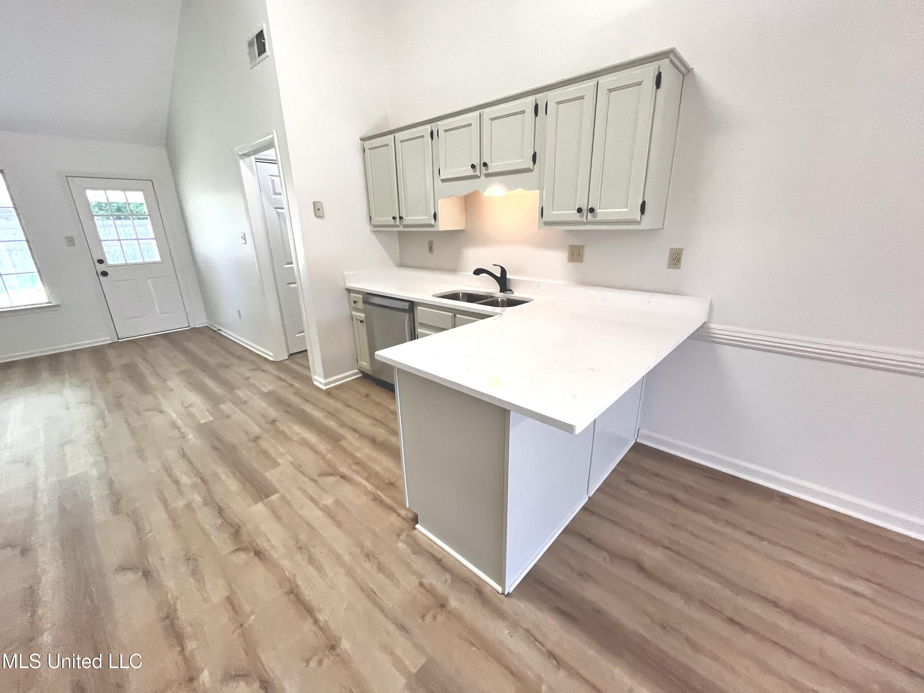 7164 Kimlee Cove, Southaven, Mississippi image 8