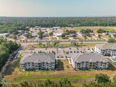 Condominium in Ocean Springs MS 2501 Bienville Boulevard 32.jpg