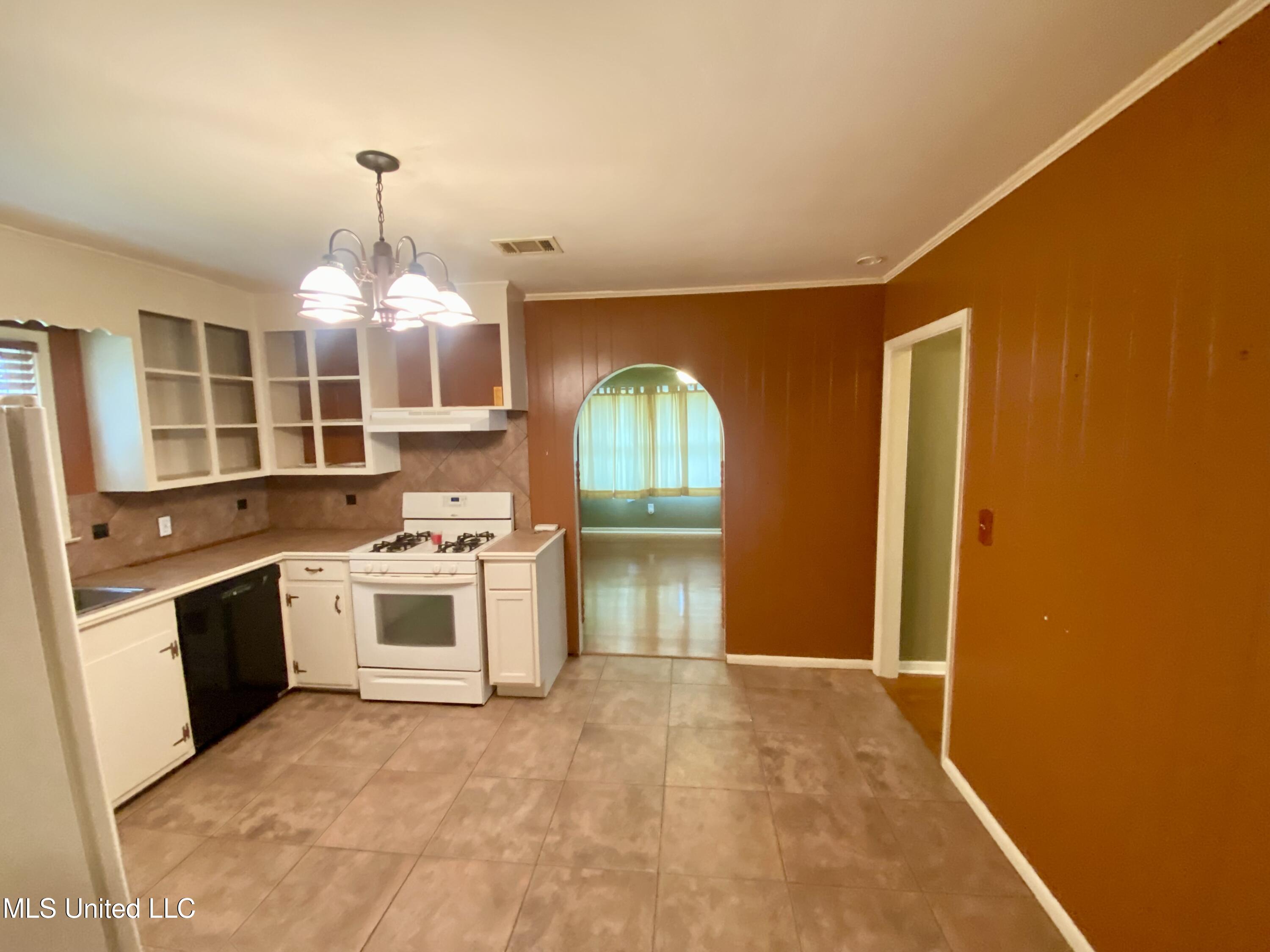104 N Raymond Street, Crystal Springs, Mississippi image 8