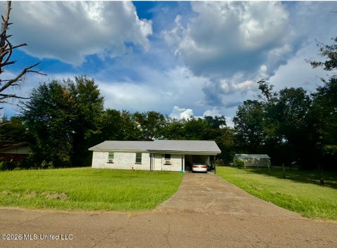 Homes For Sale - 172 Pacific Circle<br/> Copiah County, Crystal Springs, MS 39059