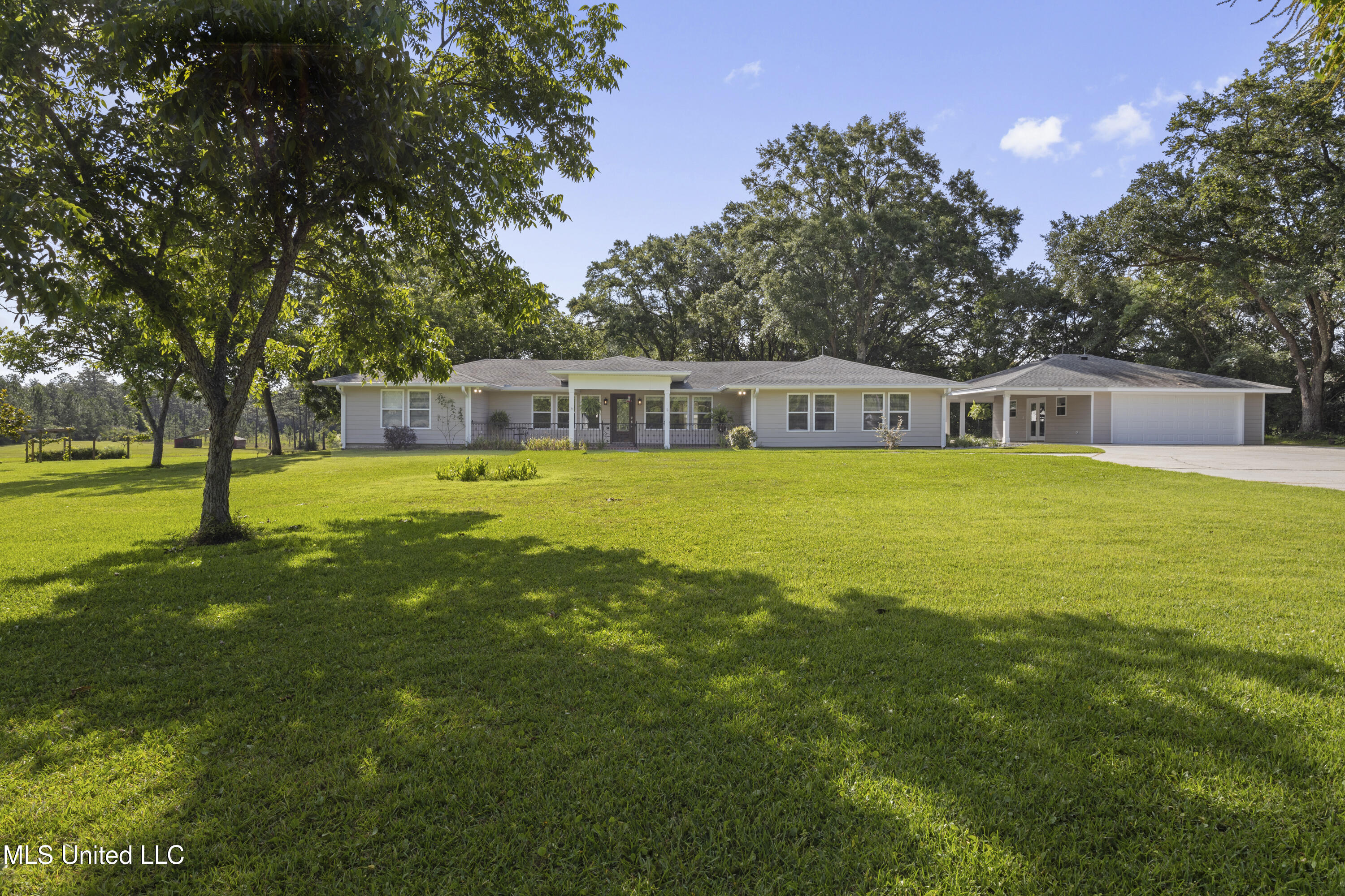 15208 C C Camp Road, Gulfport, Mississippi image 2
