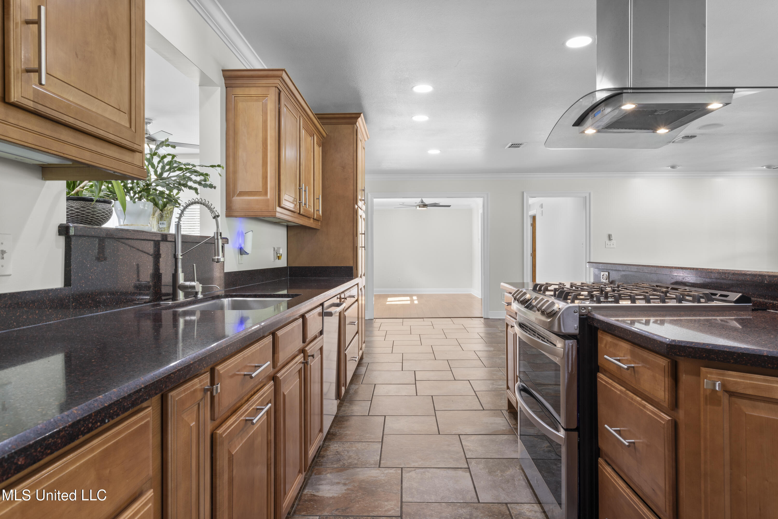 15208 C C Camp Road, Gulfport, Mississippi image 12
