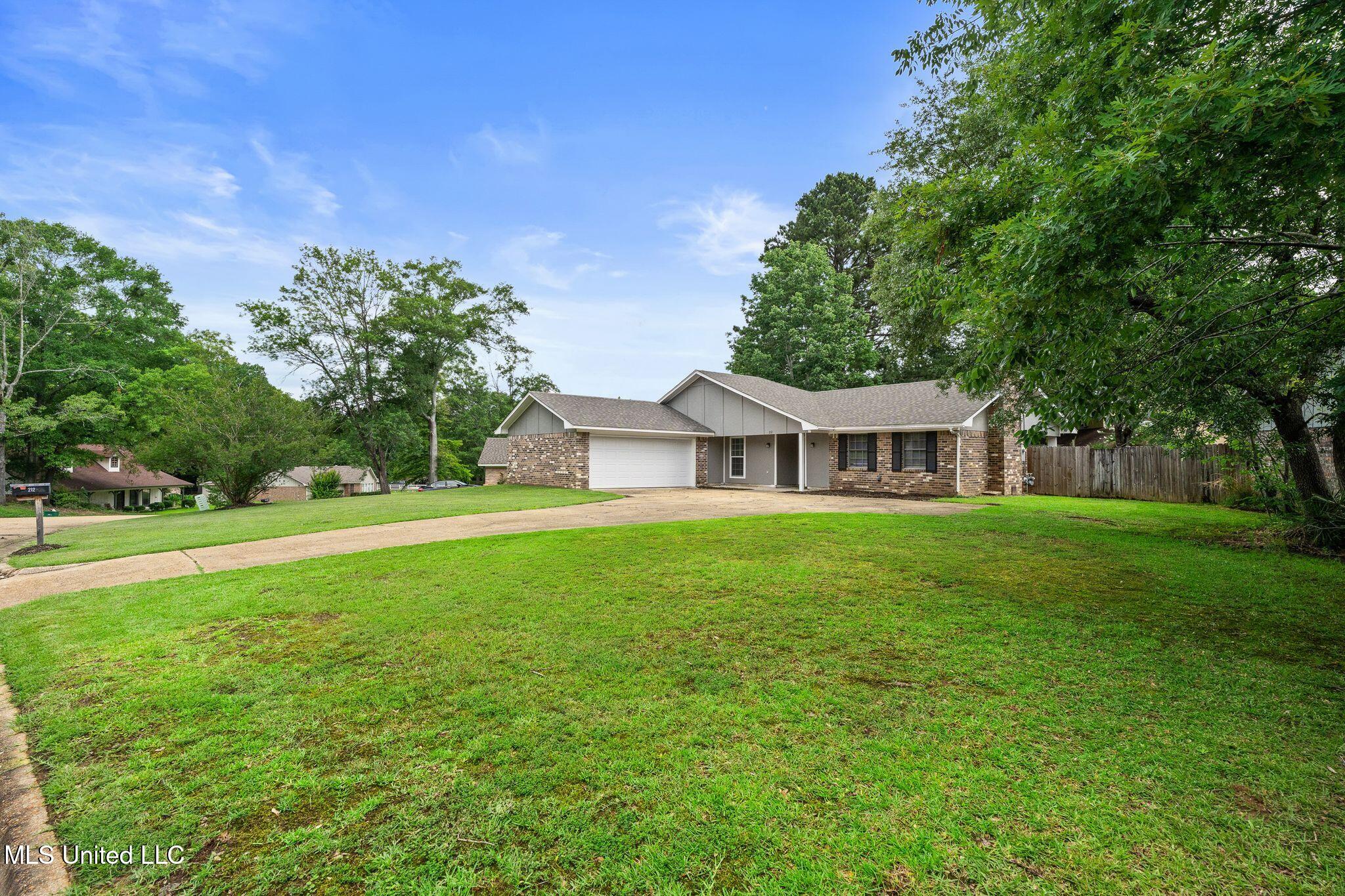212 Pebble Brook Drive, Clinton, Mississippi image 5