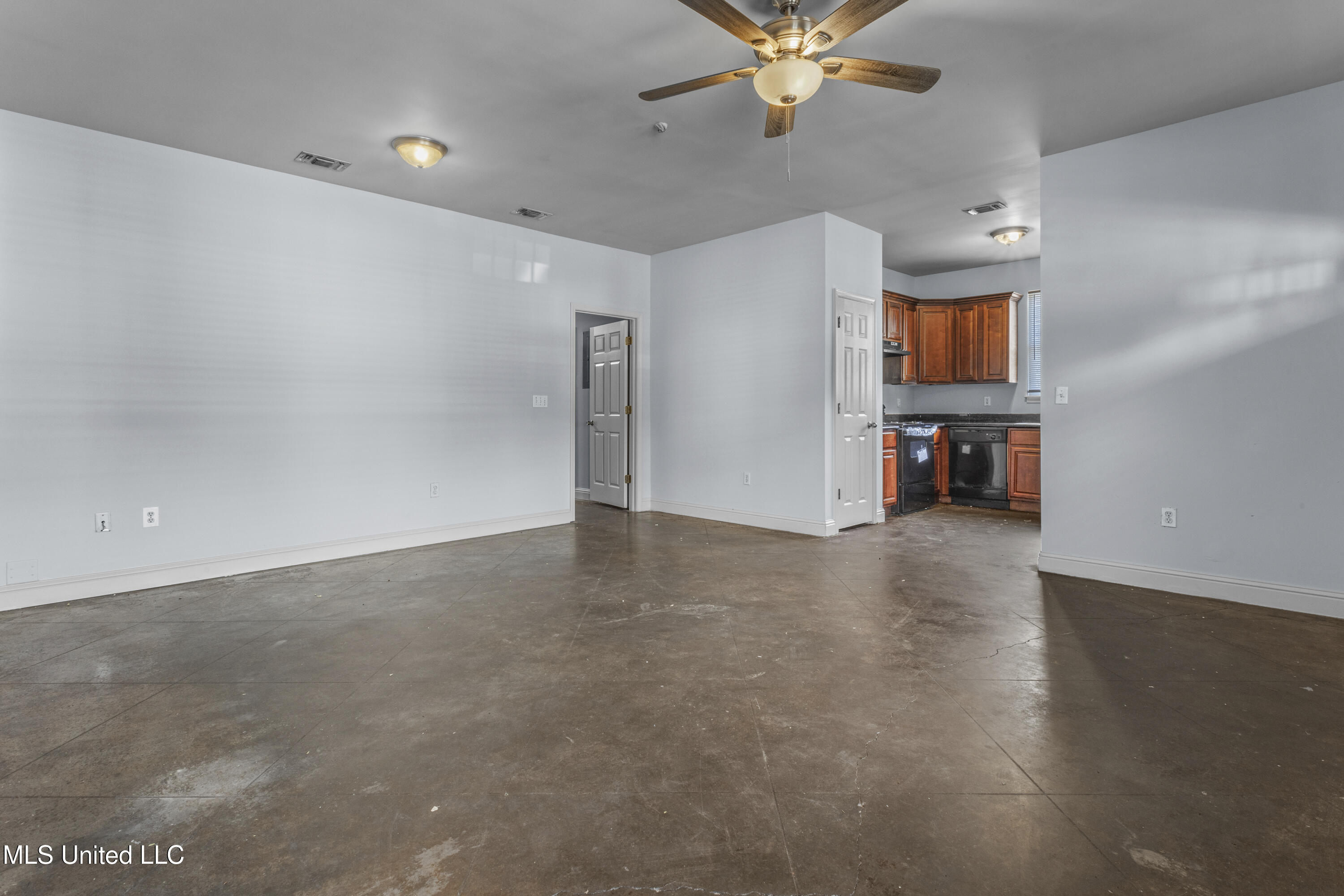 2948 Magnolia Court, Gulfport, Mississippi image 2