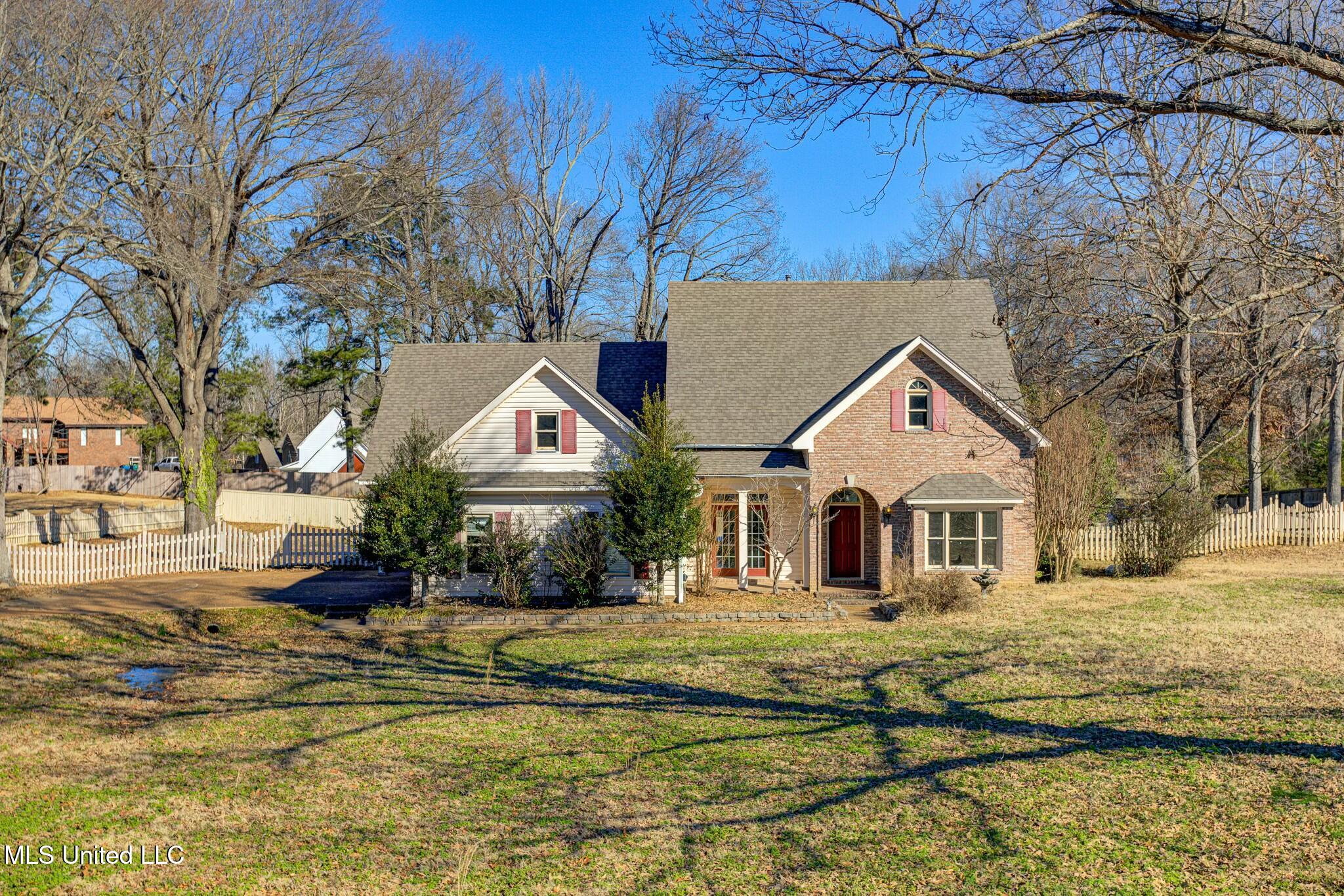 5840 N Cedar Lake Drive, Walls, Mississippi image 1