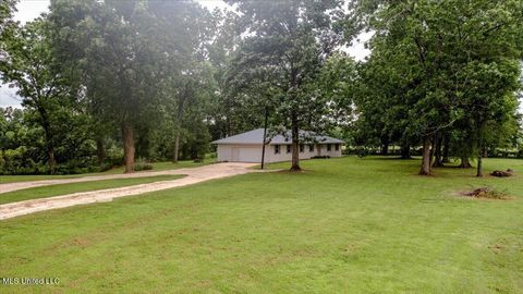 Homes For Sale - 7485 W Highway 4<br/> Senatobia, MS 38668