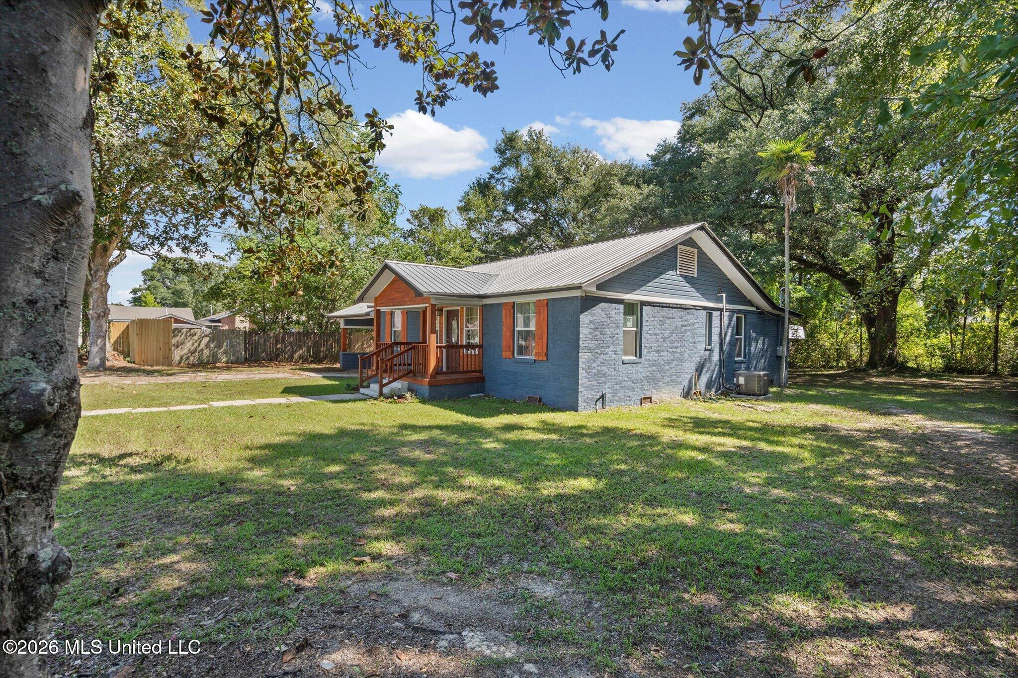 1808 Center Street - Photo 2