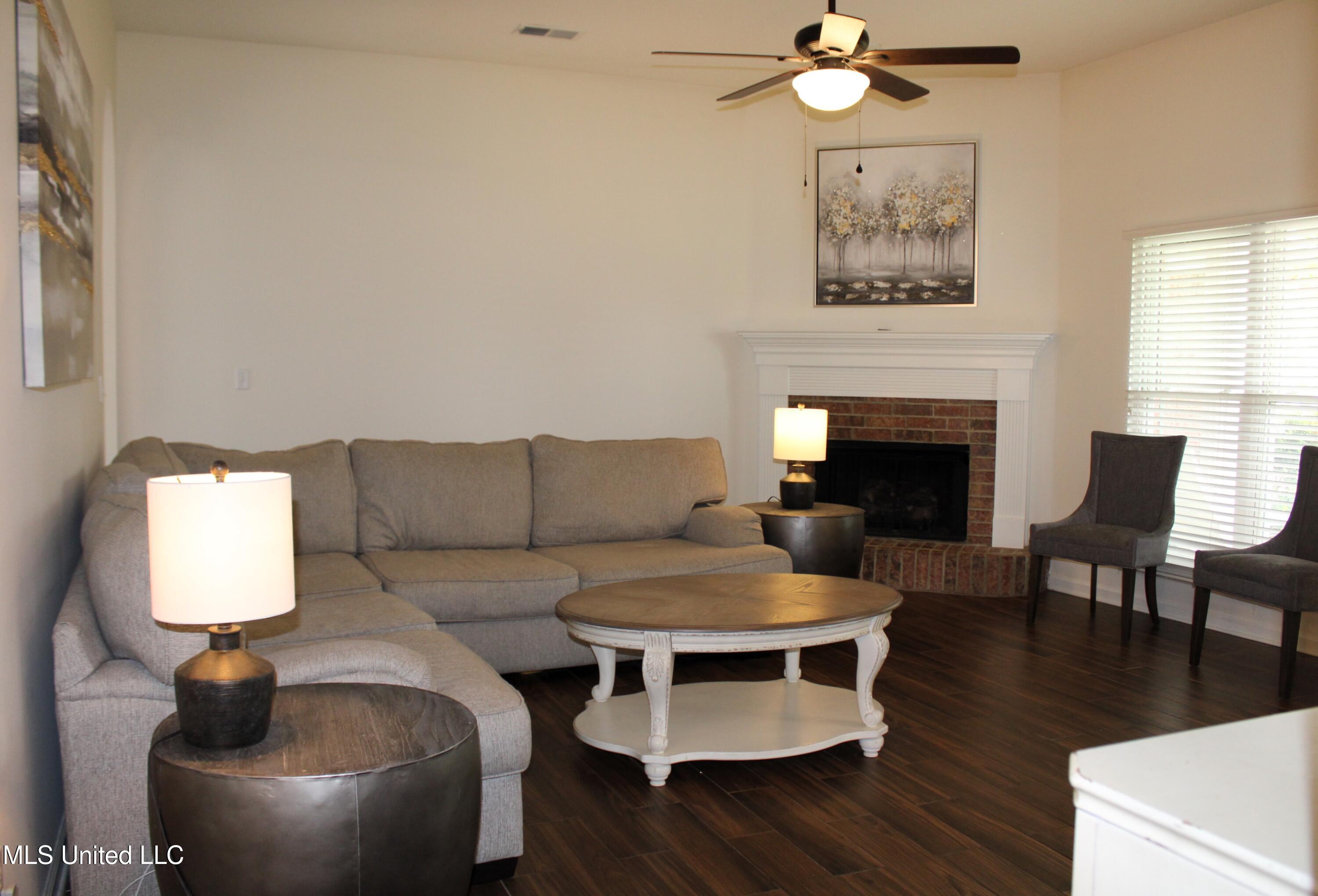 6904 Braybourne Main, Olive Branch, Mississippi image 4