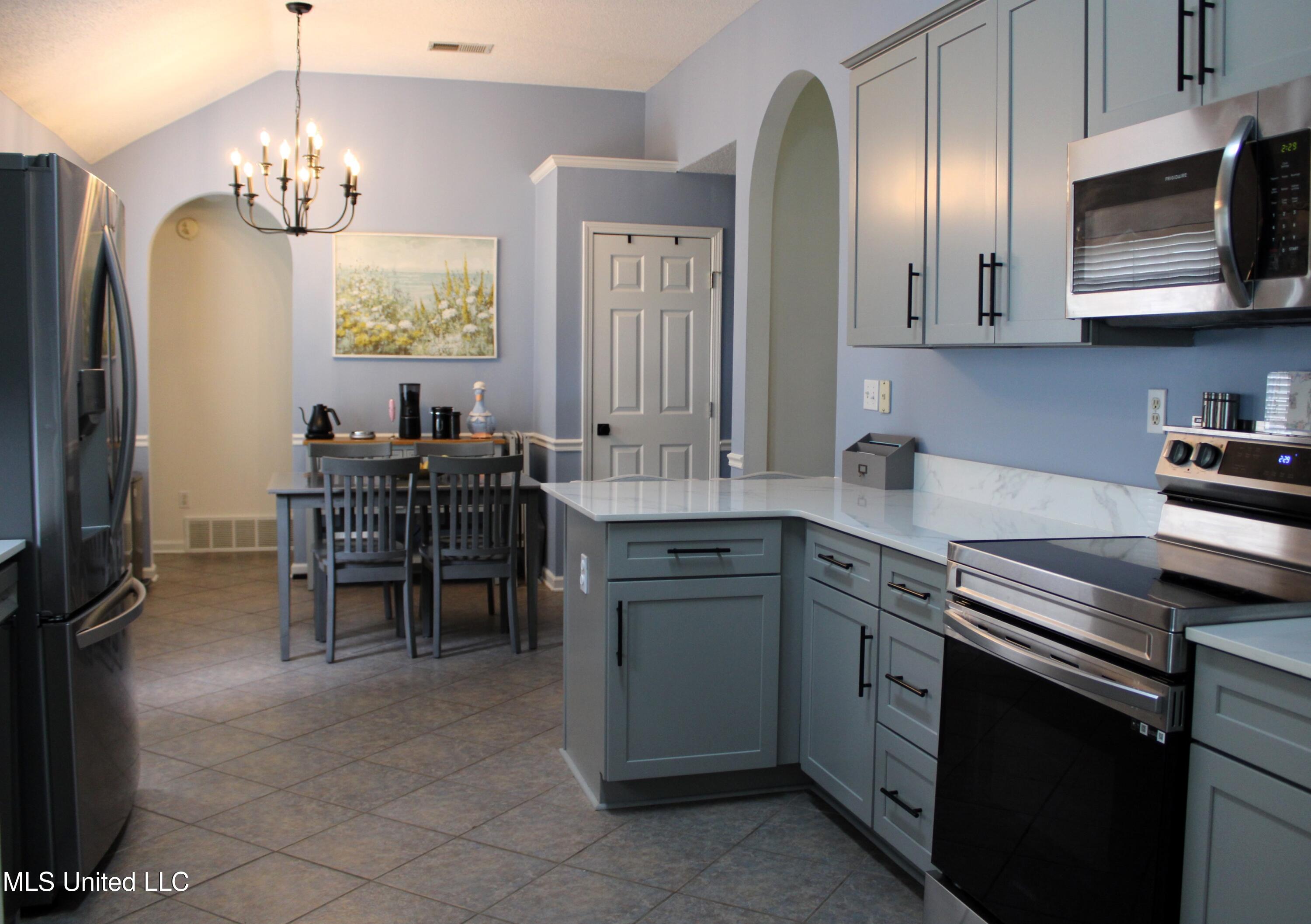 6904 Braybourne Main, Olive Branch, Mississippi image 10
