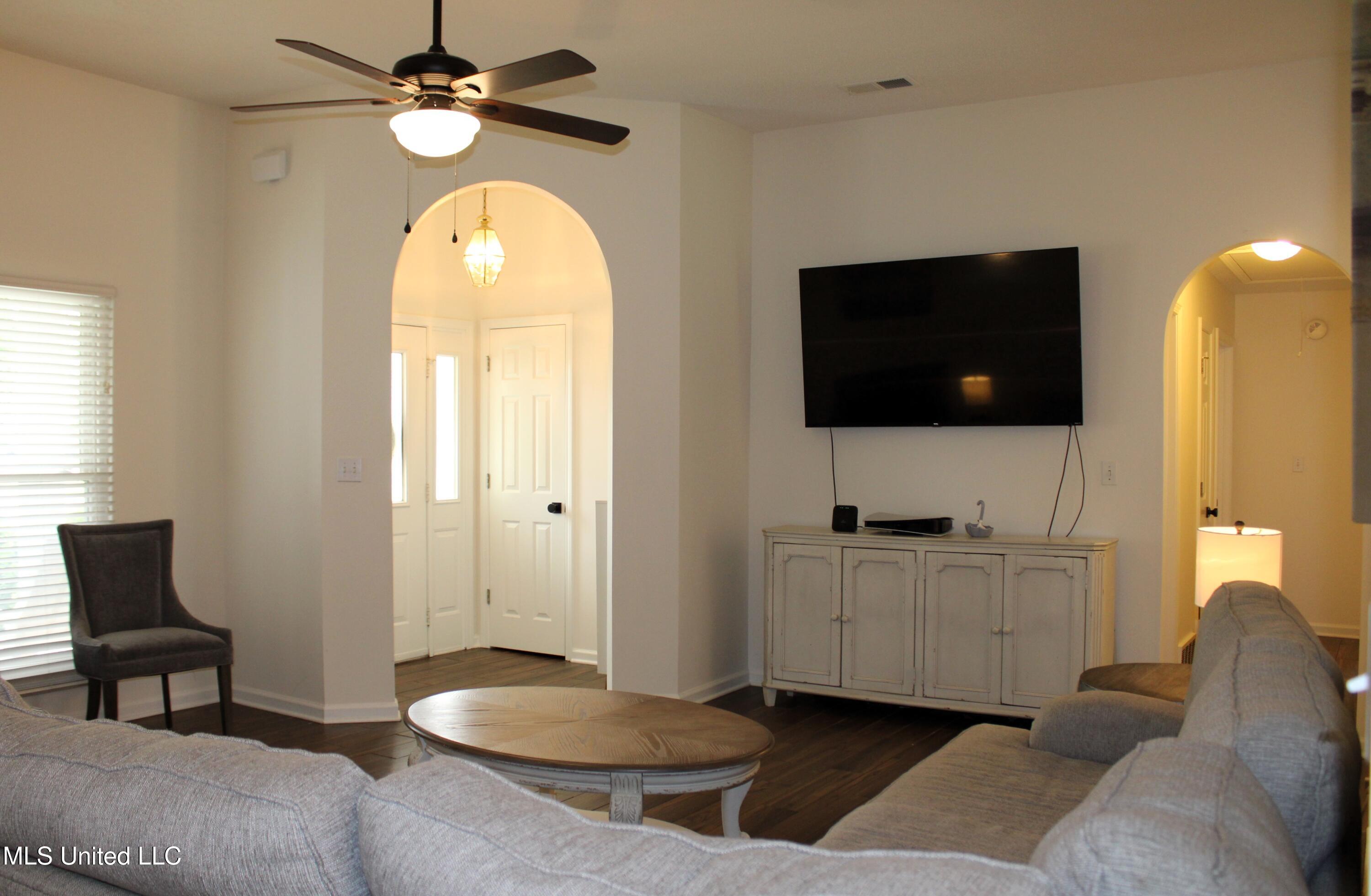 6904 Braybourne Main, Olive Branch, Mississippi image 5