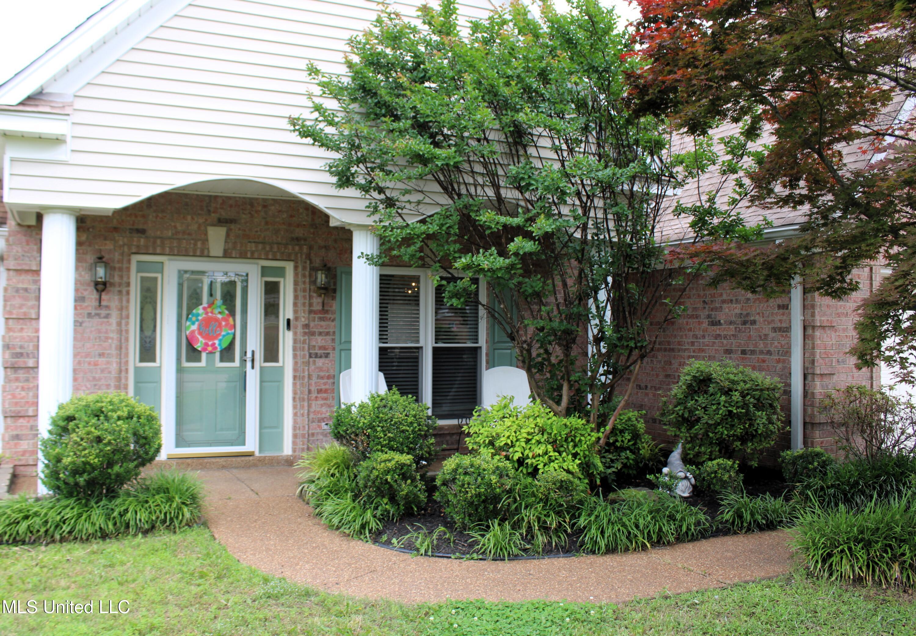 6904 Braybourne Main, Olive Branch, Mississippi image 2
