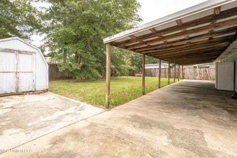 Single Family Residence in Ocean Springs MS 215 Maple Drive 29.jpg