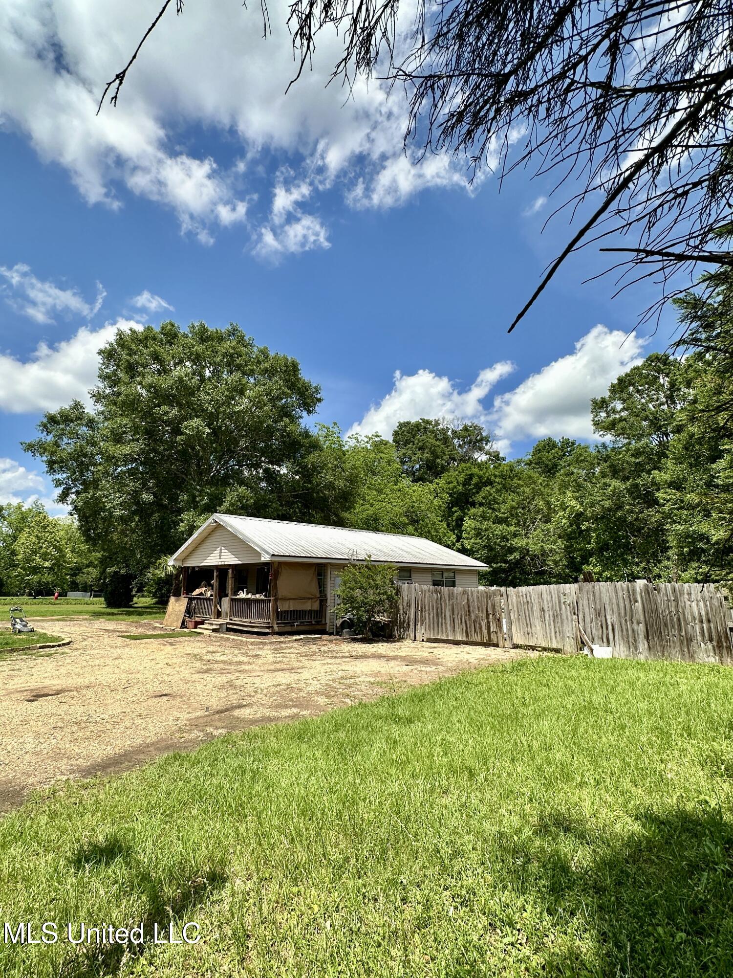 378 White Chapel Road, Carriere, Mississippi image 2