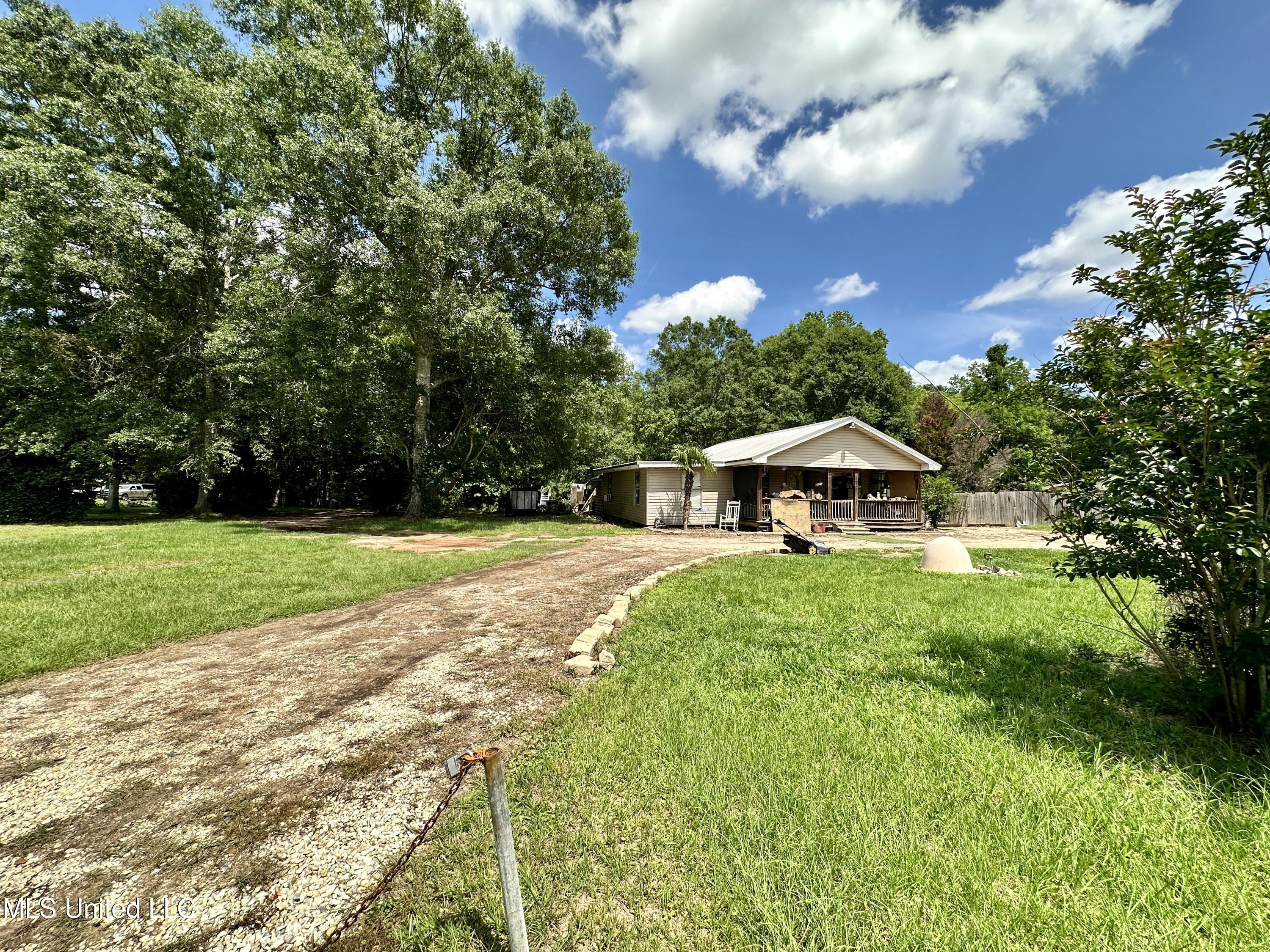 378 White Chapel Road, Carriere, Mississippi image 1