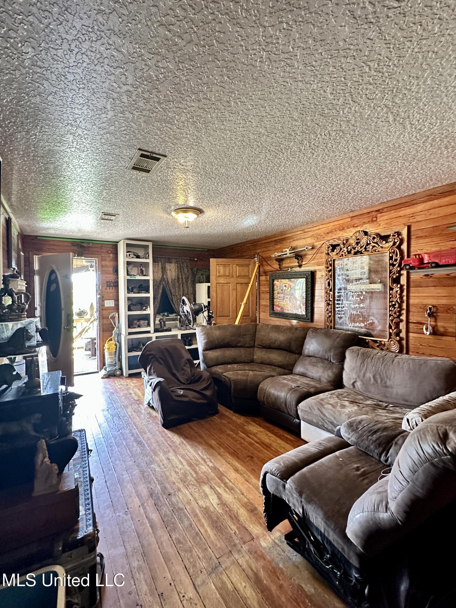 378 White Chapel Road, Carriere, Mississippi image 9