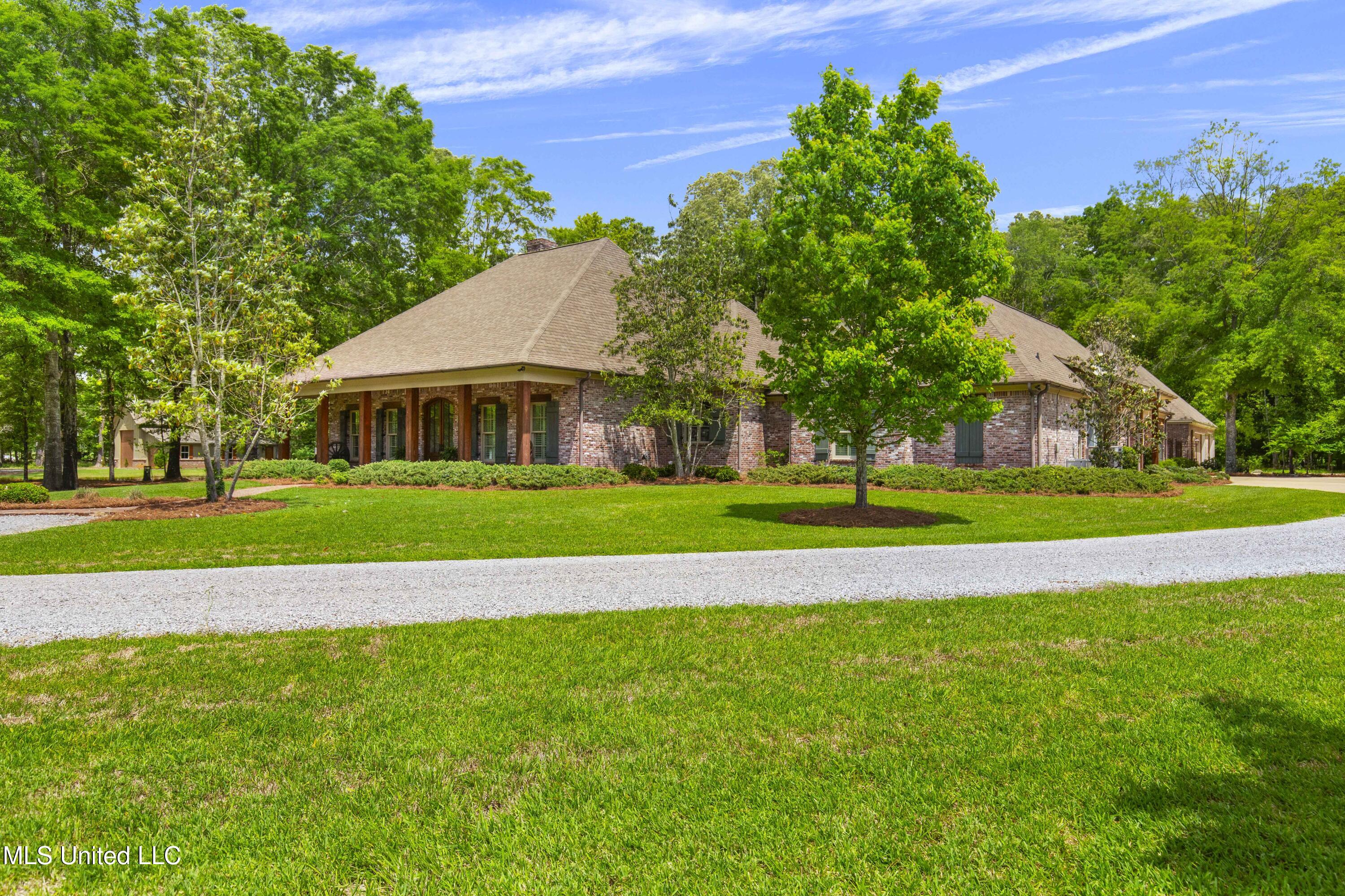 100 Stonebridge Drive, Madison, Mississippi image 2