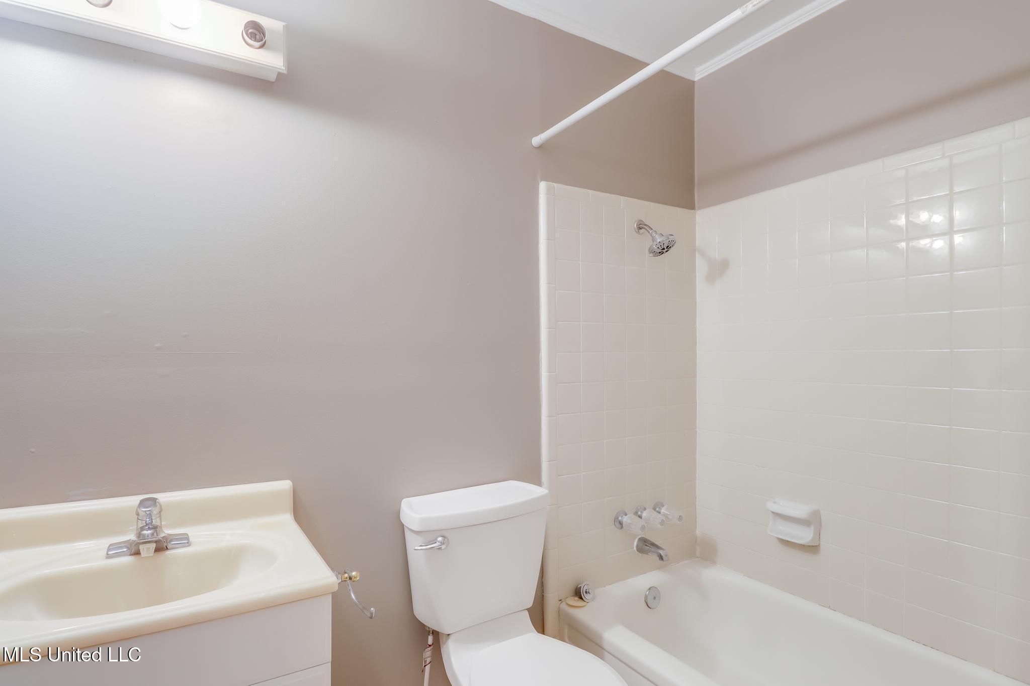 6800 Oakhurst Drive, Ocean Springs, Mississippi image 19