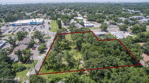 1017 PINE ST, GULFPORT, MS 39507 - Image 69ceb2d35d1a045e7ce22bddfd8e938c/1838366339