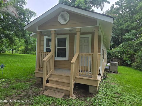 Homes For Rent - 1015 Wilson Street<br/> McComb, MS 39648
