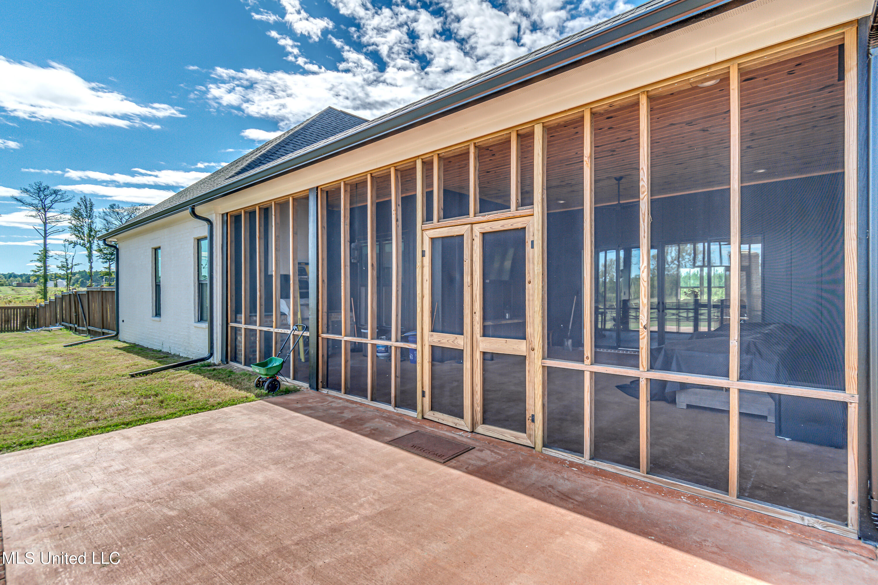 Brandon, Mississippi 39047, United States, 4 Bedrooms Bedrooms, ,4 BathroomsBathrooms,Residential,Pending,40706