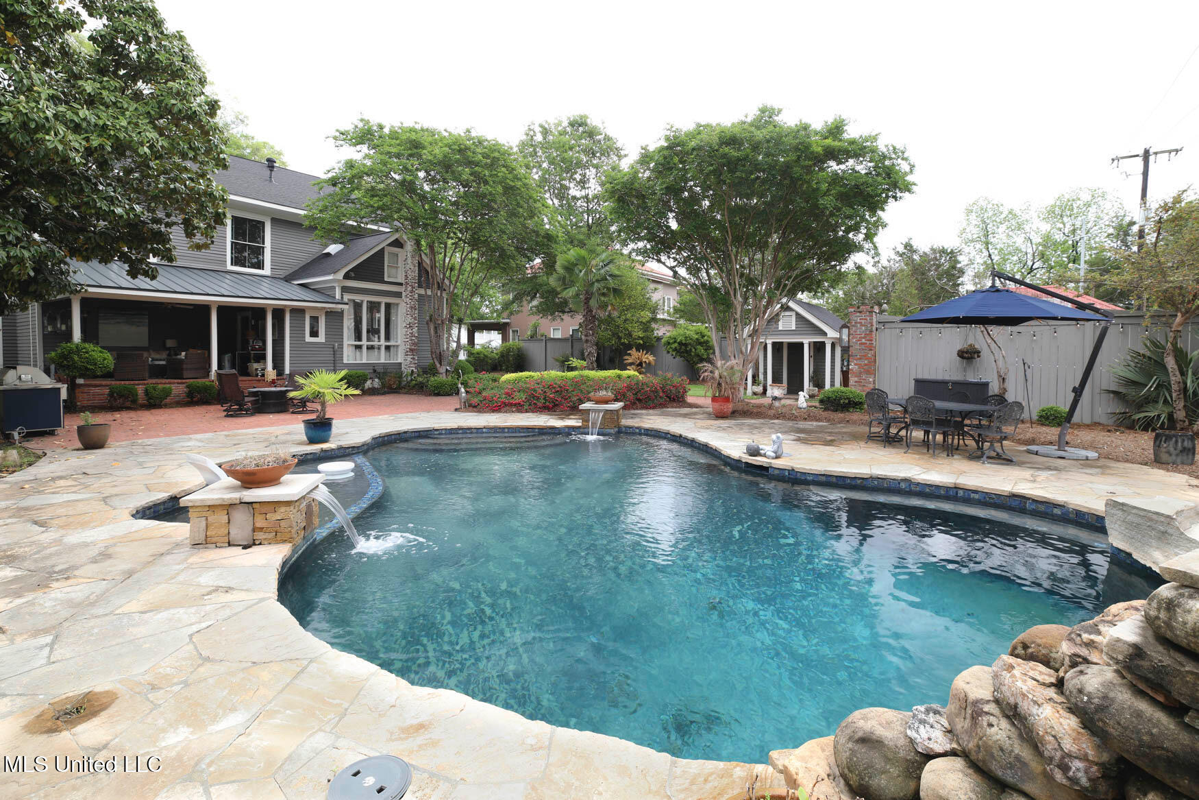 307 Grand Boulevard, Greenwood, Mississippi image 2