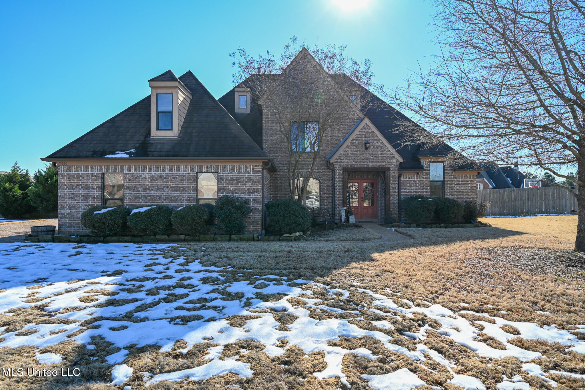 13239 W Three Hawks Drive, Olive Branch, Mississippi image 2