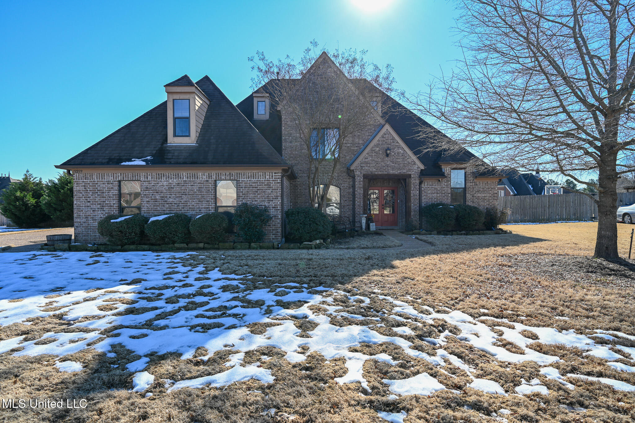 13239 W Three Hawks Drive, Olive Branch, Mississippi image 1