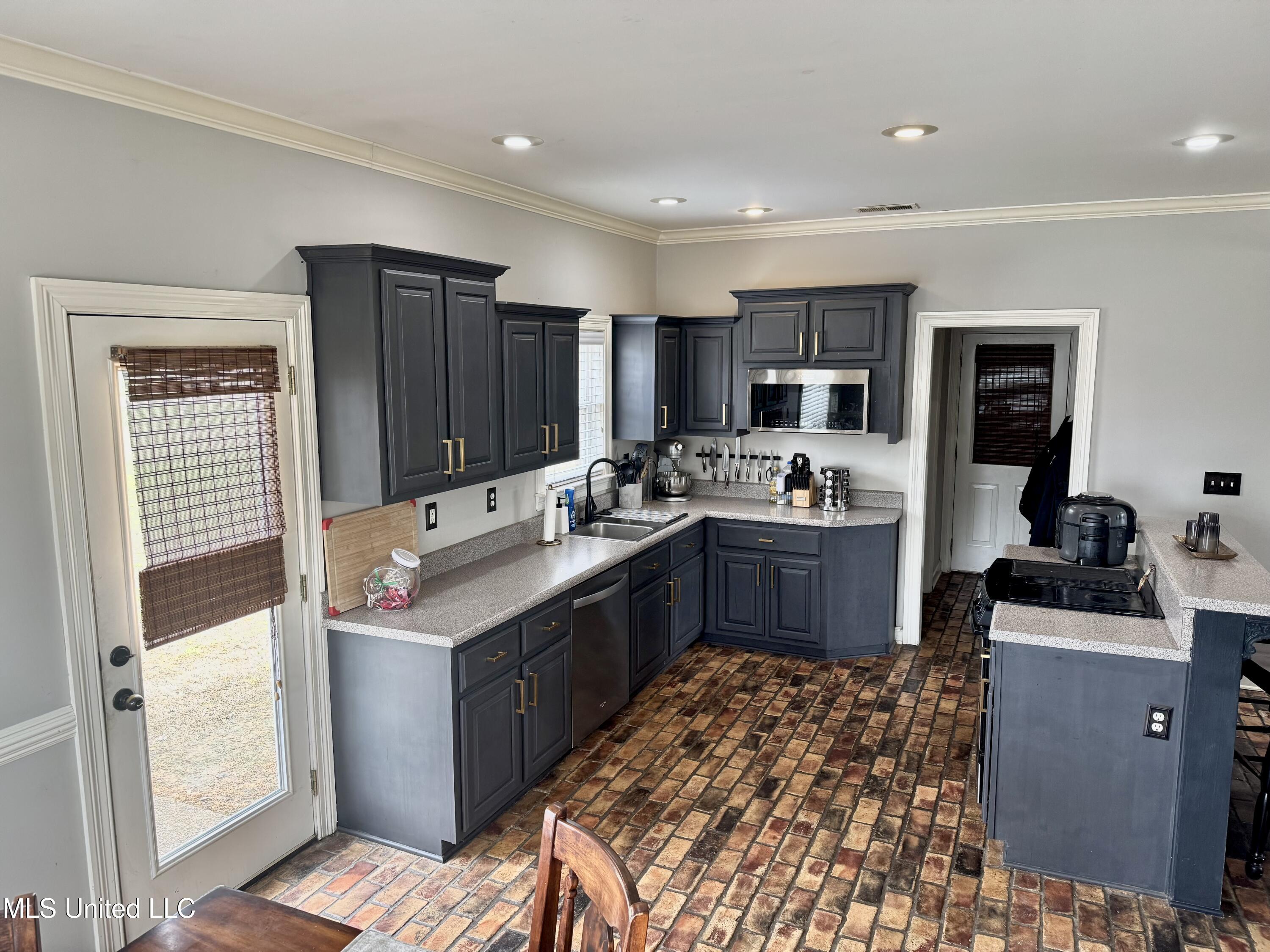 4896 Park North Drive, Olive Branch, Mississippi image 6