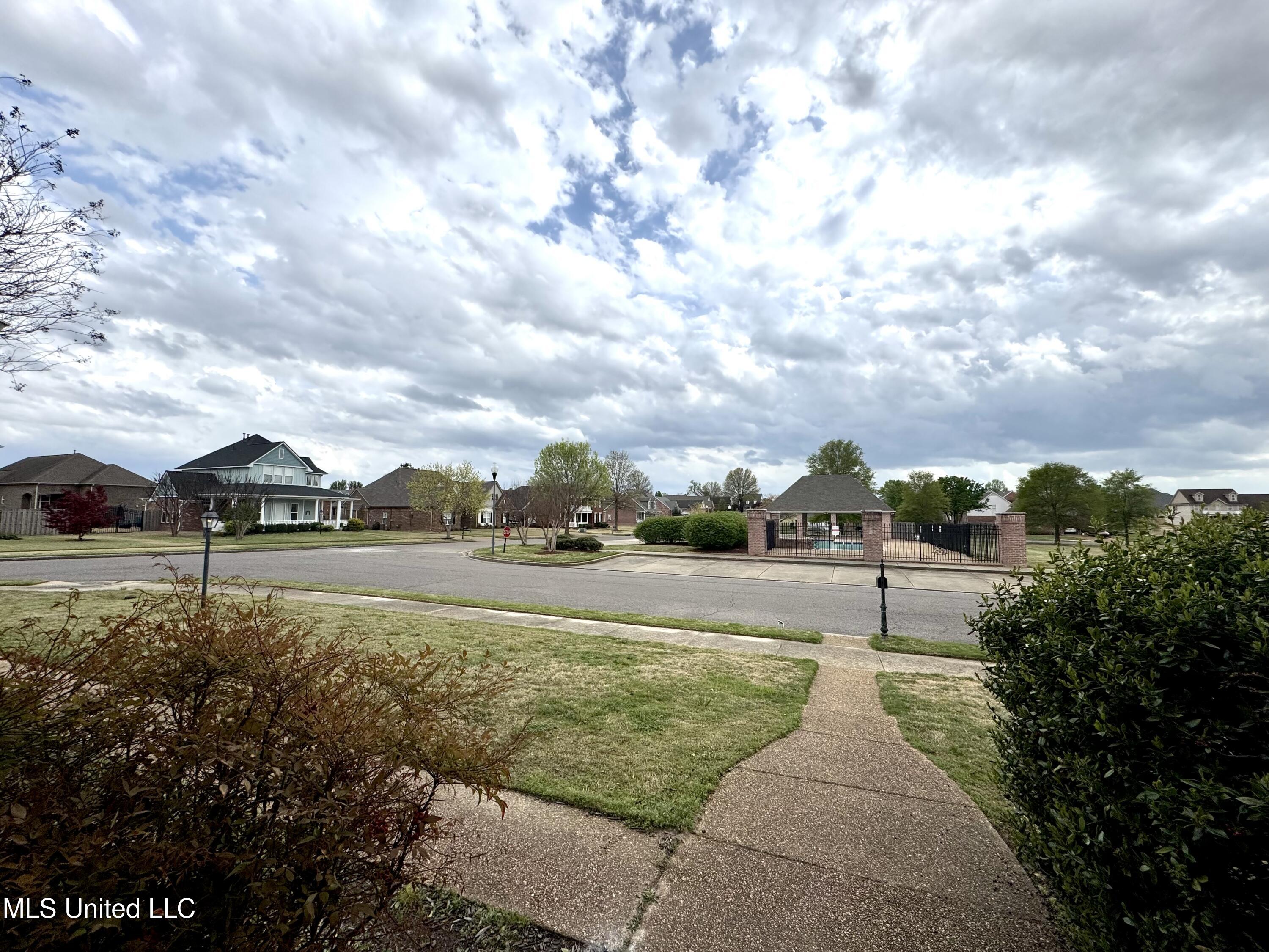 4896 Park North Drive, Olive Branch, Mississippi image 3