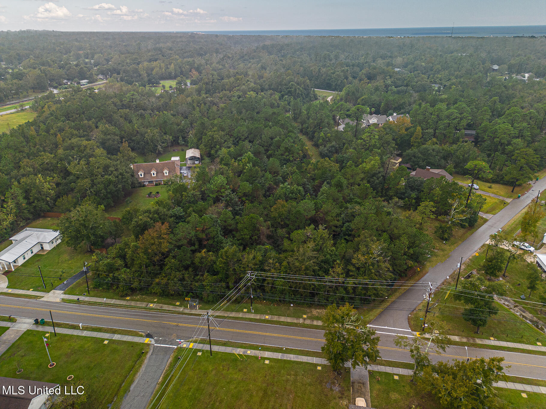 907 Maple Street, Waveland, Mississippi image 3