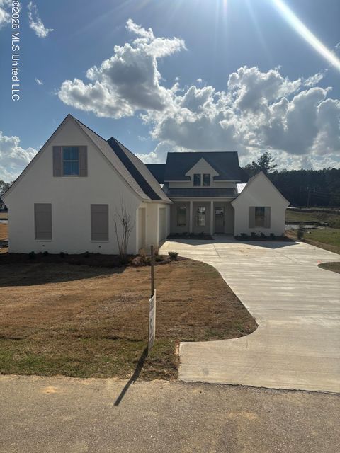 Homes For Sale - 103 Katherine Lane<br/> Madison County, Madison, MS 39110