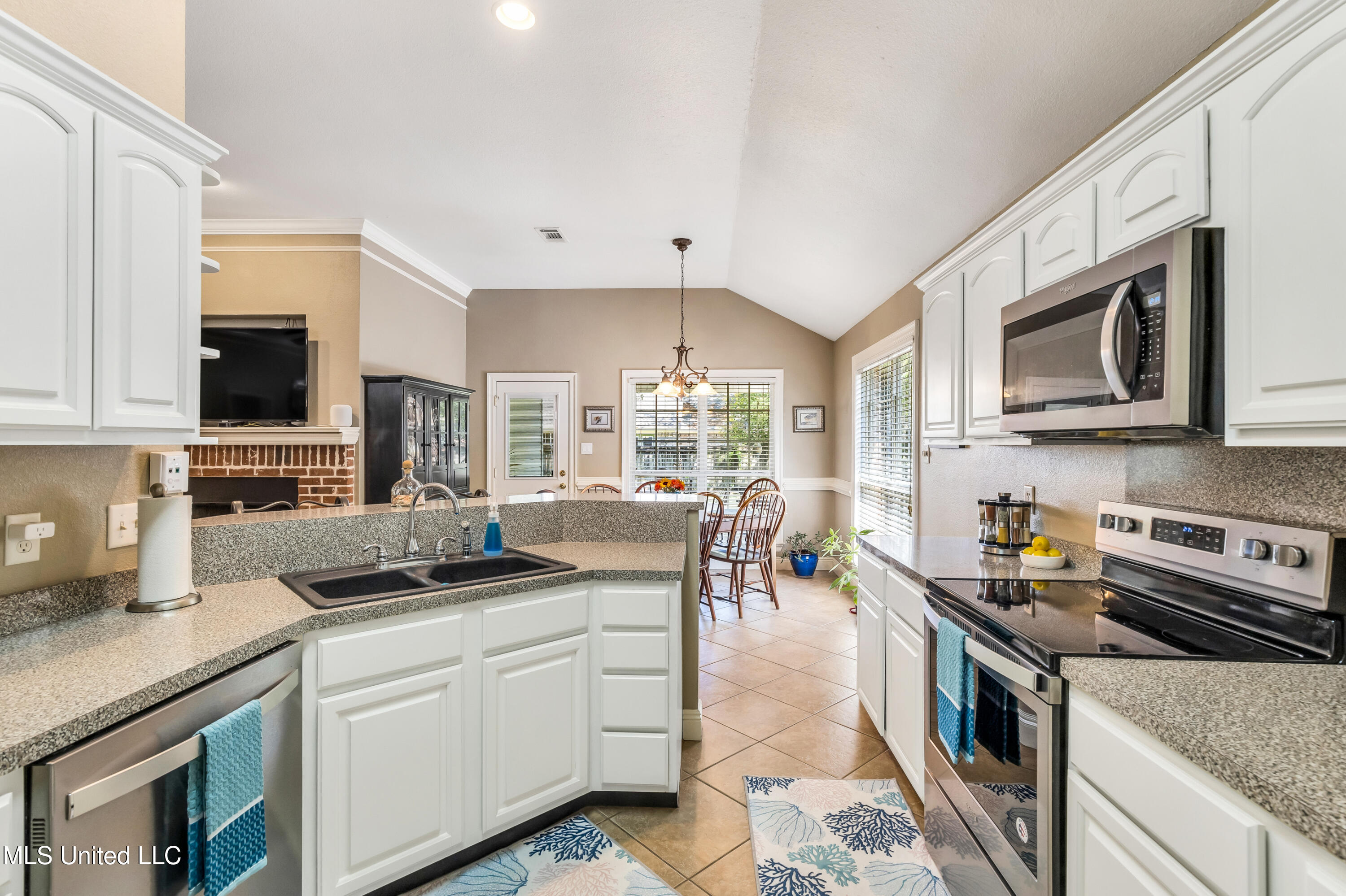 1426 Porpoise Drive, Ocean Springs, Mississippi image 10