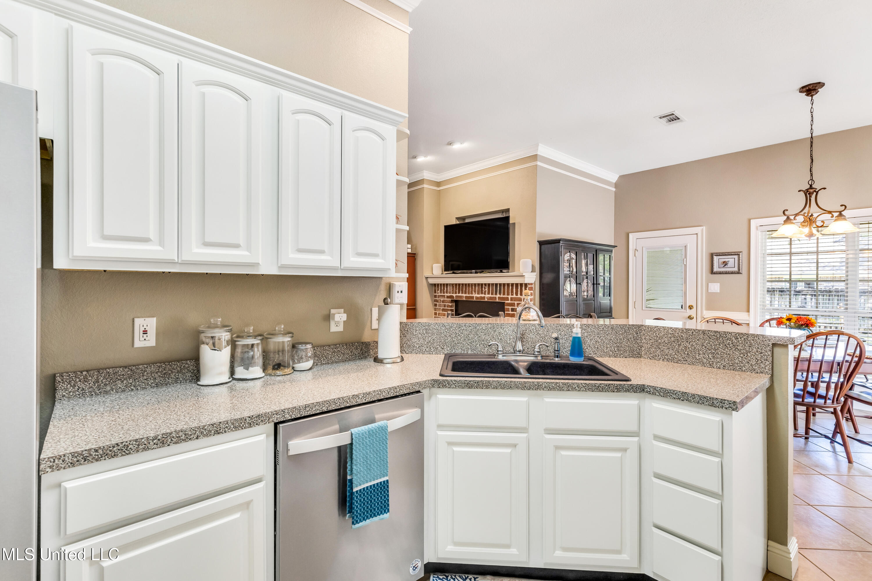 1426 Porpoise Drive, Ocean Springs, Mississippi image 11