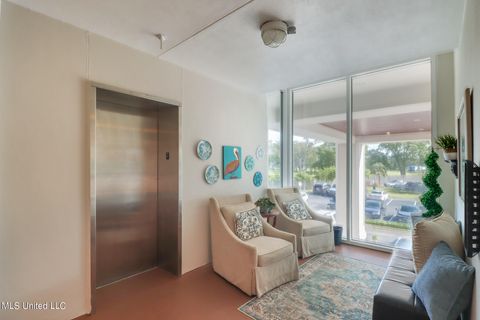 Condominium in Biloxi MS 2668 Beach Boulevard 28.jpg