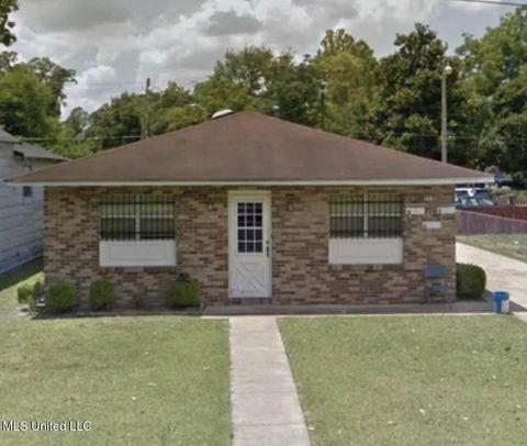 Homes For Sale - 715 Central Street<br/> Belzoni, MS 39038