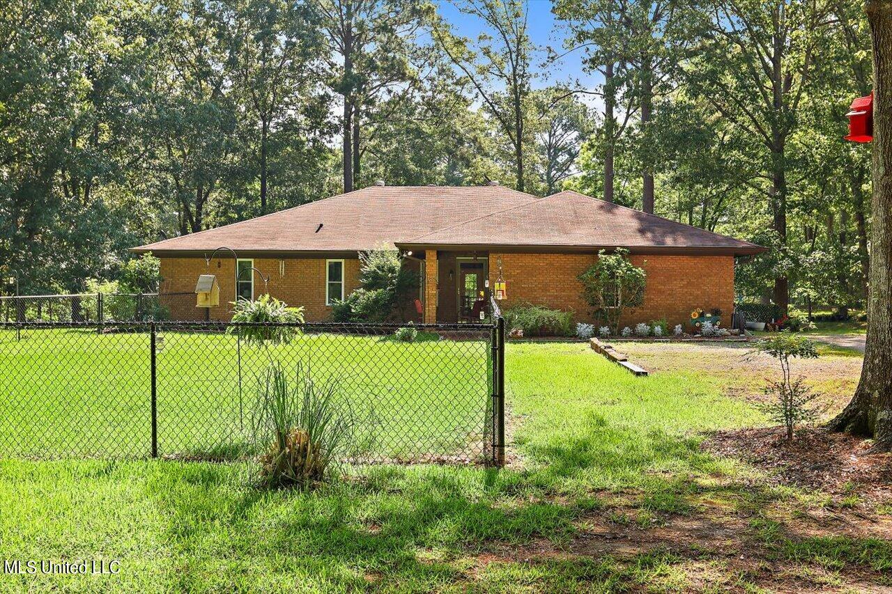 216 Trace Circle, Raymond, Mississippi image 2