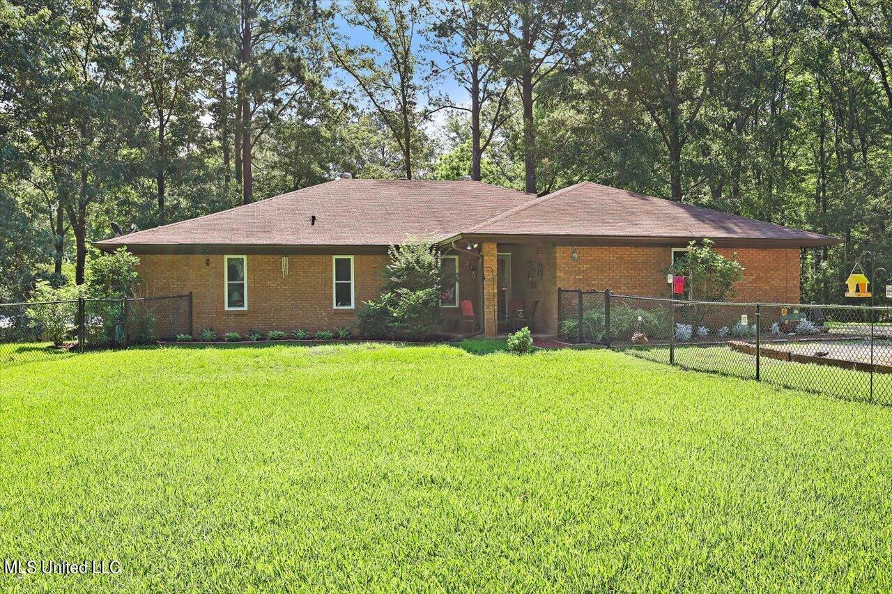 216 Trace Circle, Raymond, Mississippi image 1