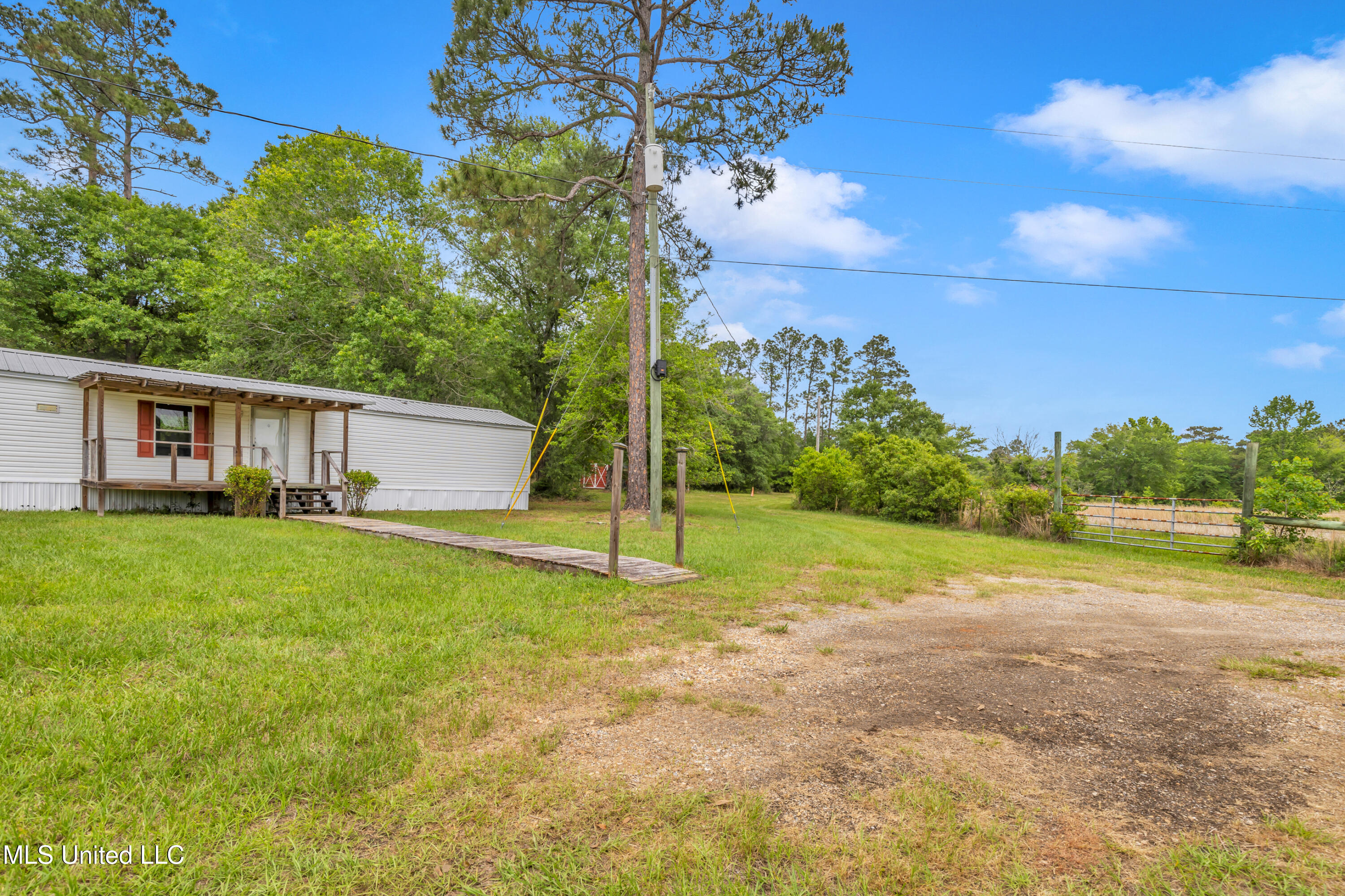 11300 Max Bryant Road, Moss Point, Mississippi image 3