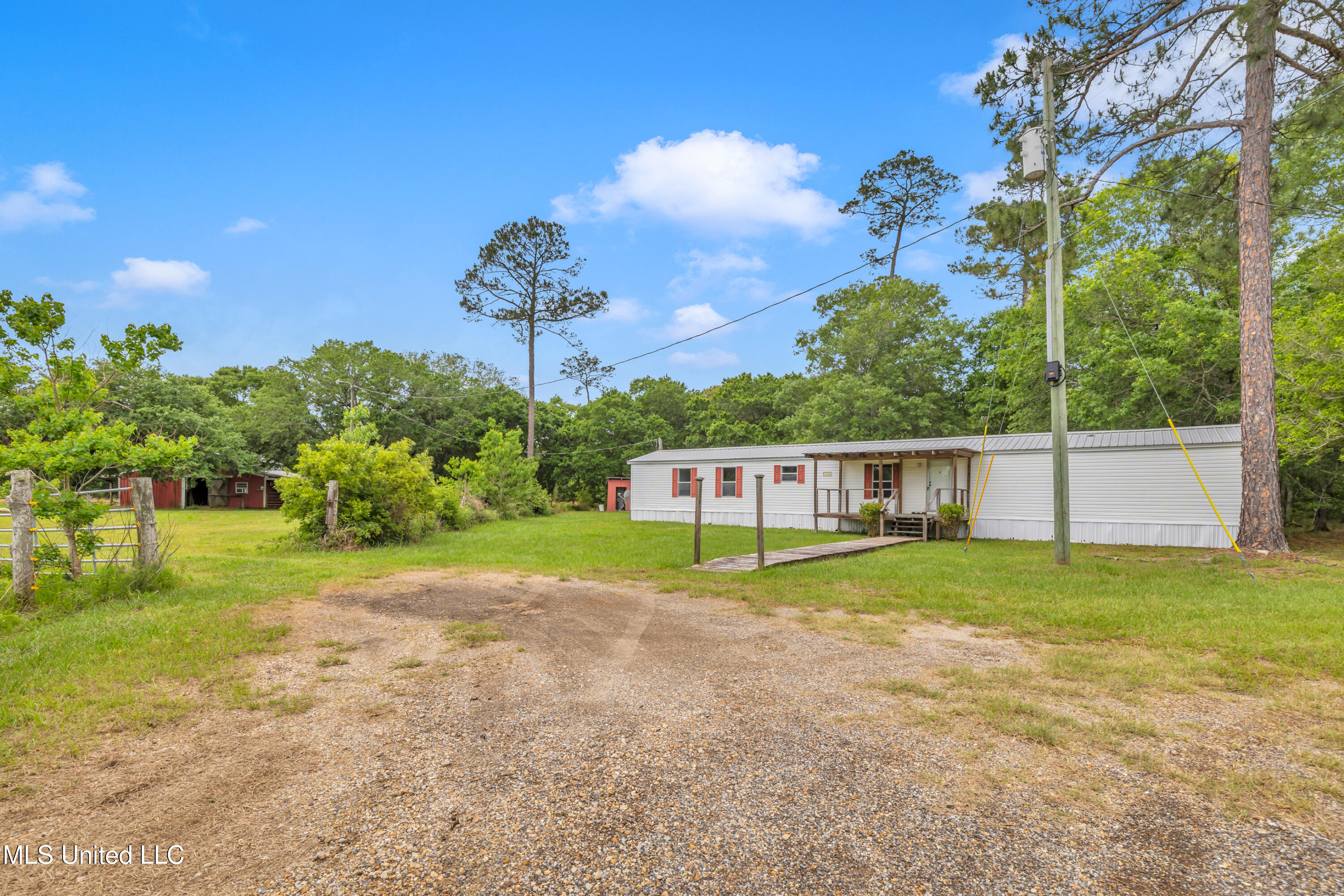11300 Max Bryant Road, Moss Point, Mississippi image 2