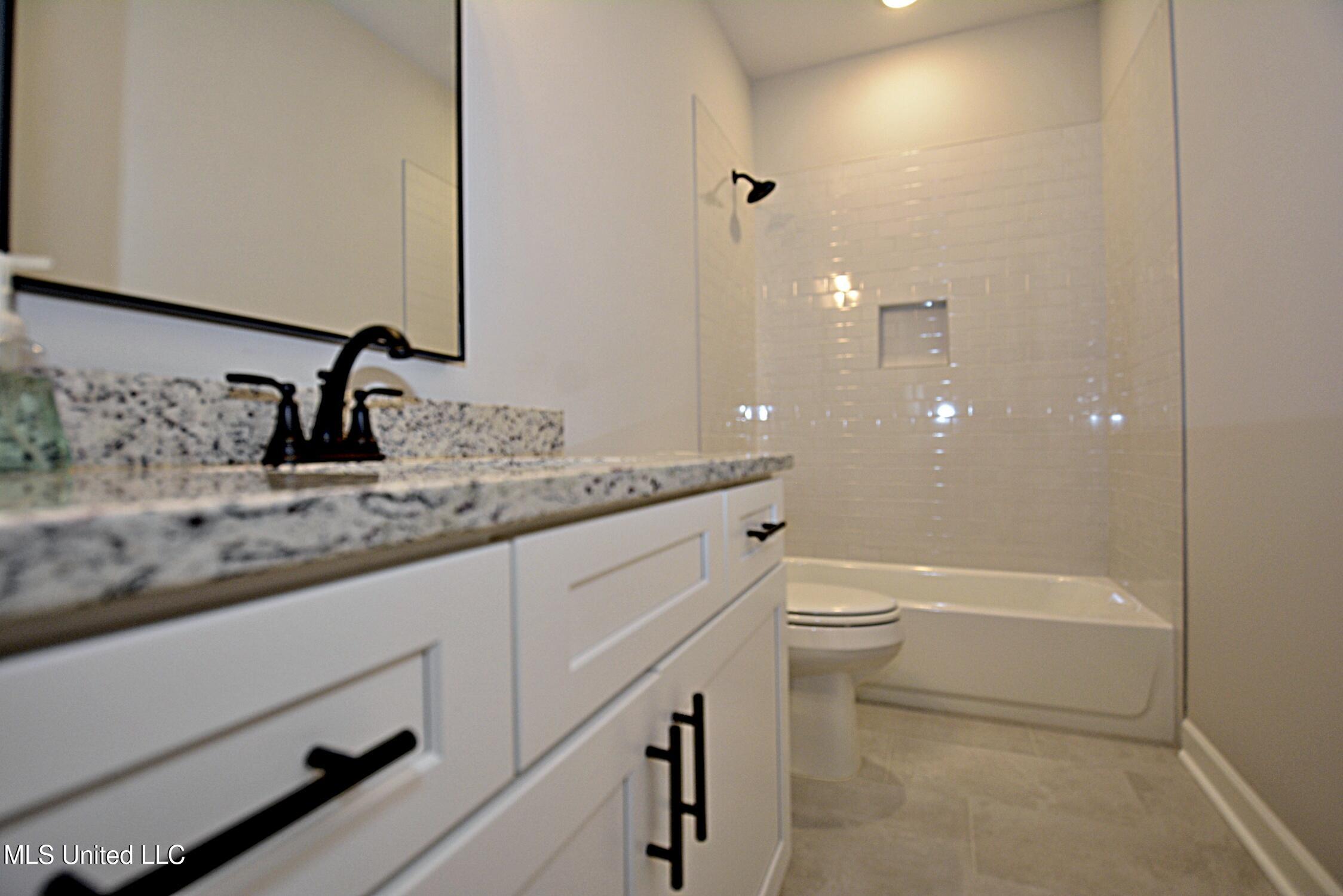 2194 Livingston Way, Hernando, Mississippi image 32