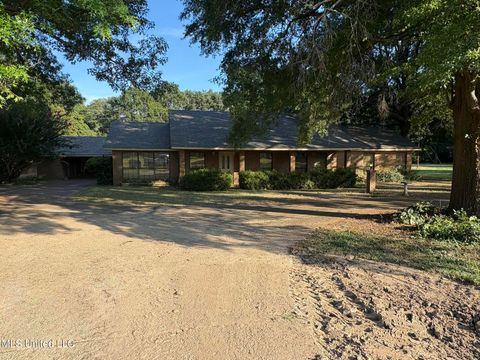 Homes For Sale - 203 Oak Court<br/> Washington County, Hollandale, MS 38748