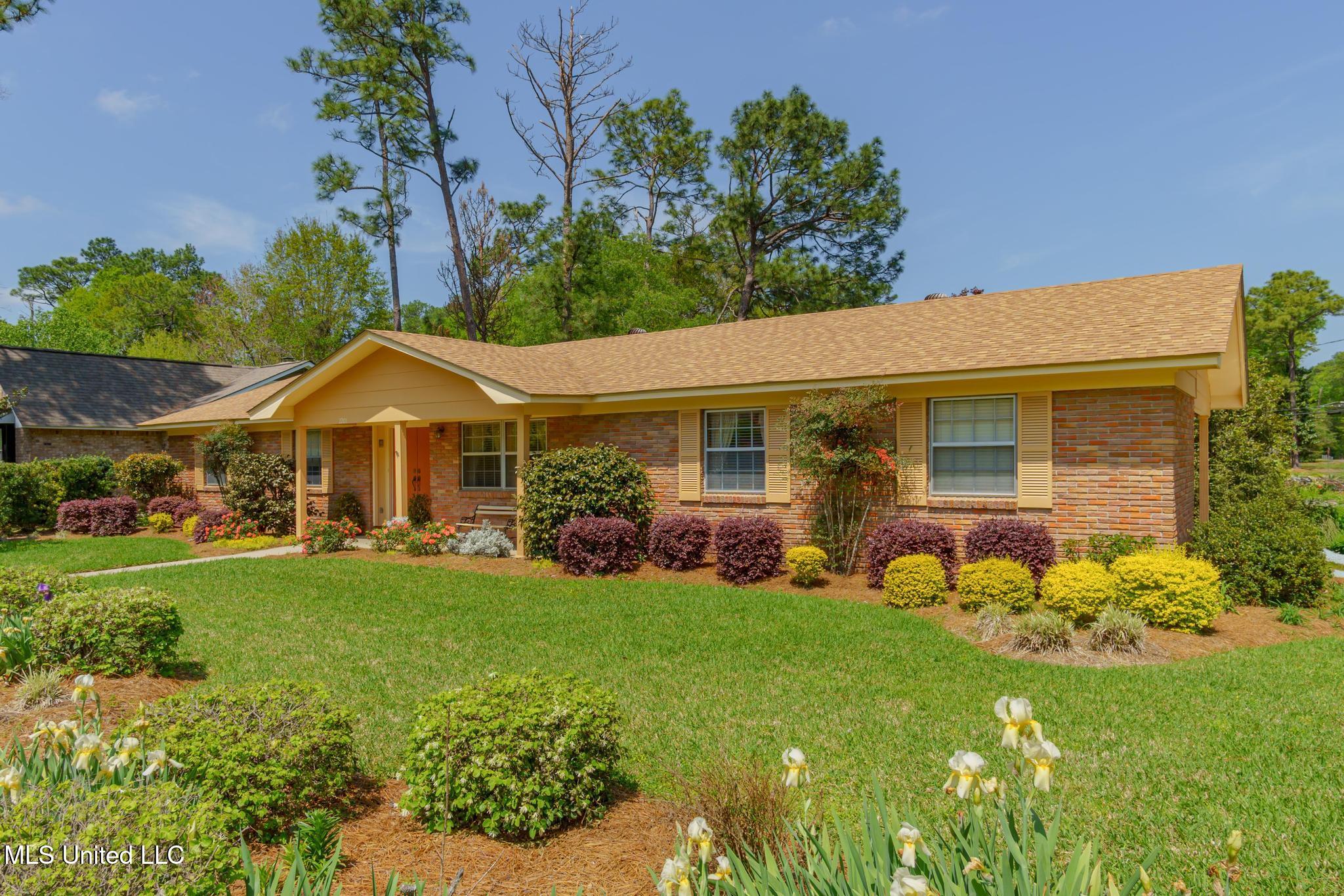 2201 Mcinnis Street, Hattiesburg, Mississippi image 2