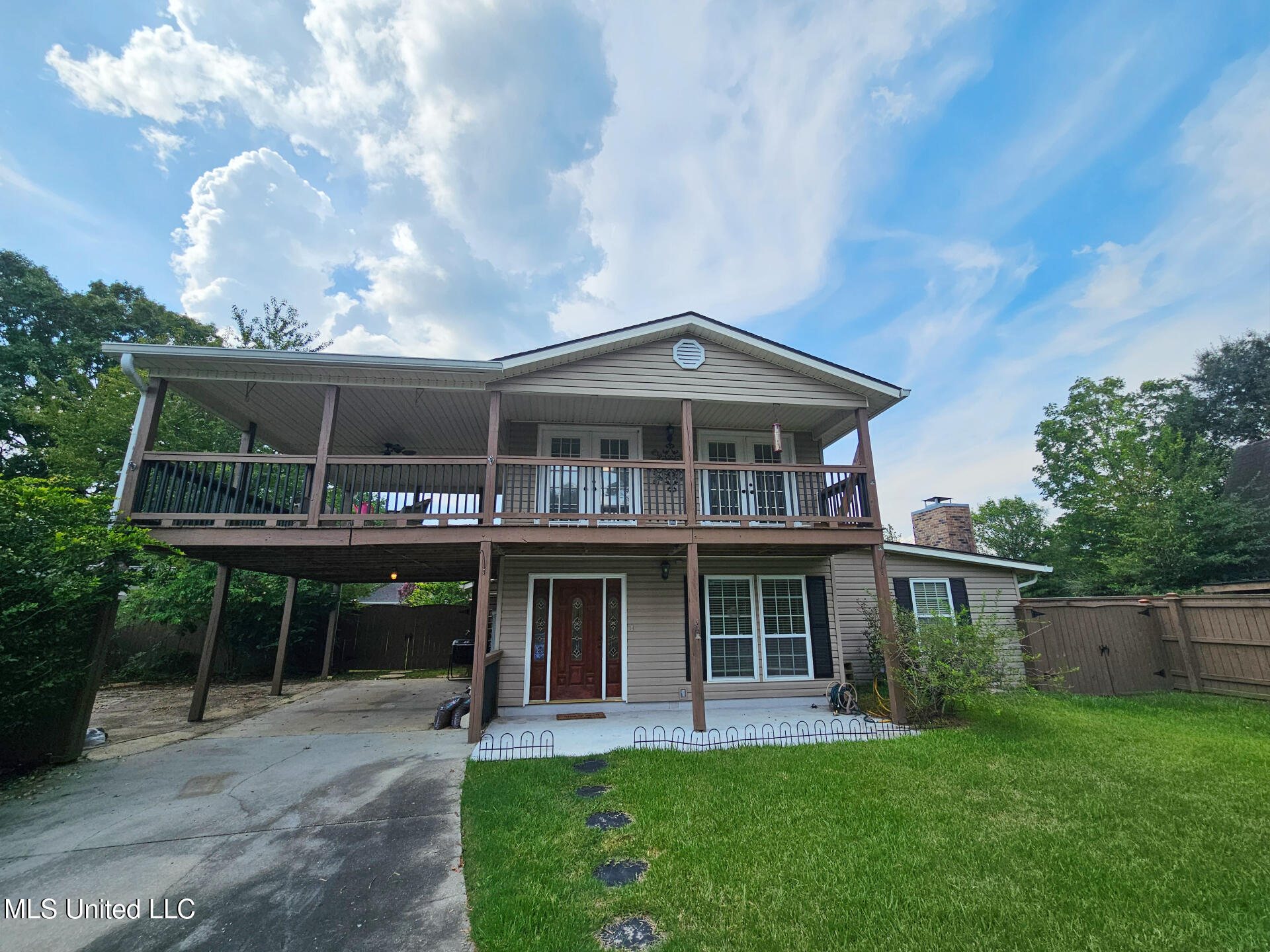 906 W Lakeshore Drive, Carriere, Mississippi image 1