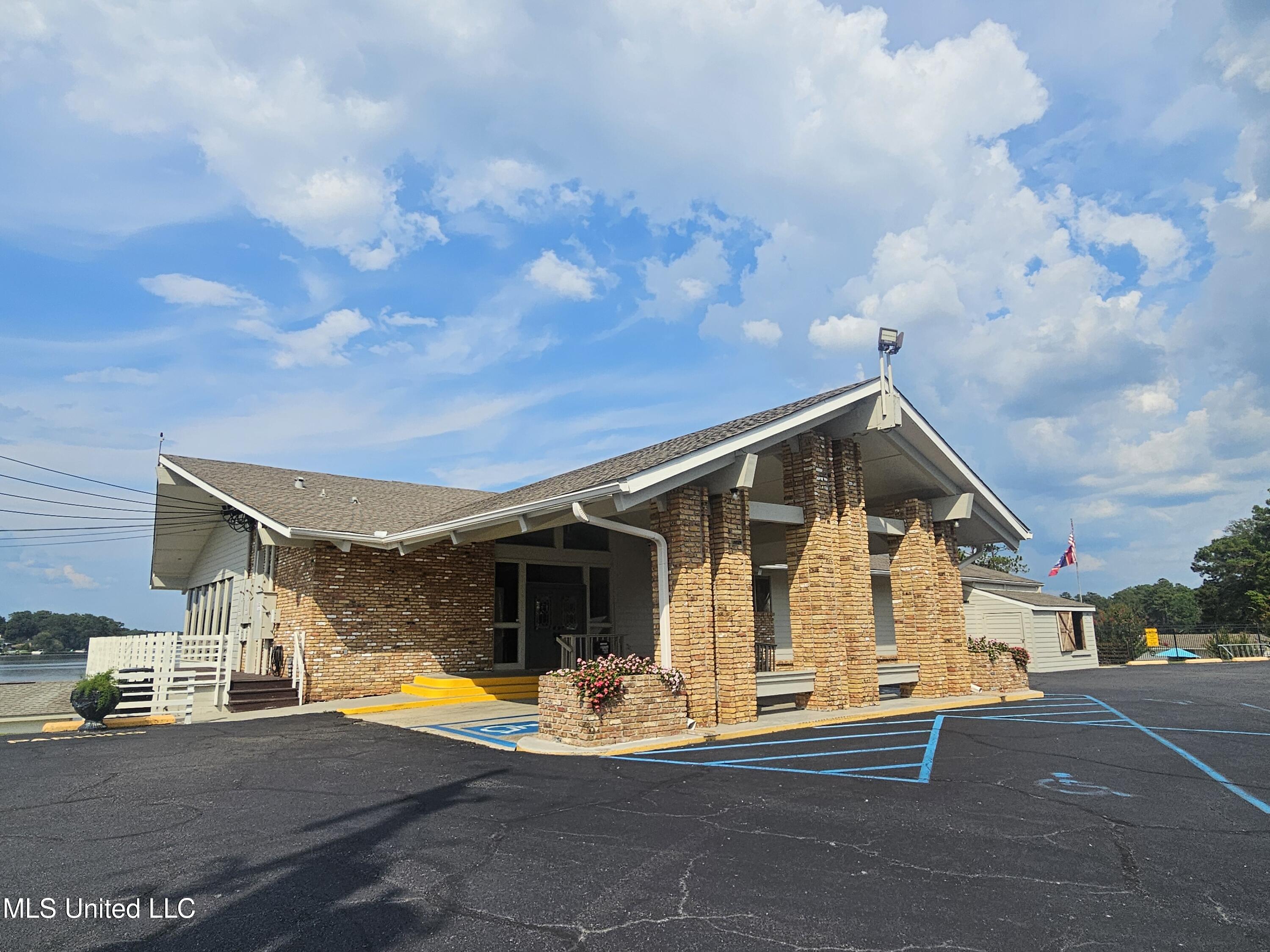 906 W Lakeshore Drive, Carriere, Mississippi image 32